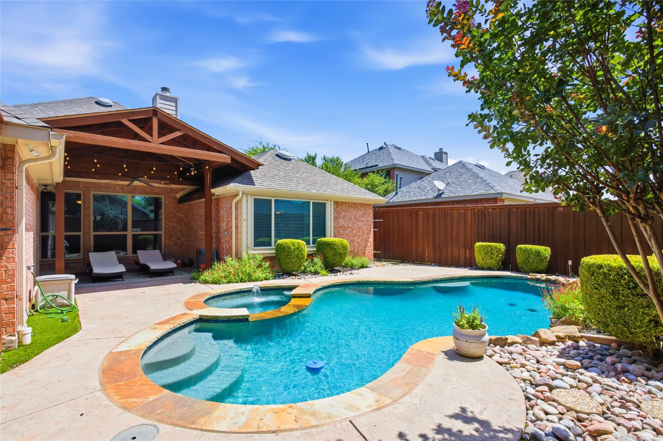 Single Family Residence For Sale in Collin County , 416 Shady Valley Drive, Allen, Texas 75002, 4 Bedroom, 2 Bathroom, 2 Garage spaces, 2,362 Sqft, built in 2000, mls#21297623, Real Estate Agent in Allen, Homes For Sale in Collin county, Homes For Sale in Allen, Realtor in Allen Texas, Real Estate Brokerage Independent Realty Texas, Luminita Cordes Realtor