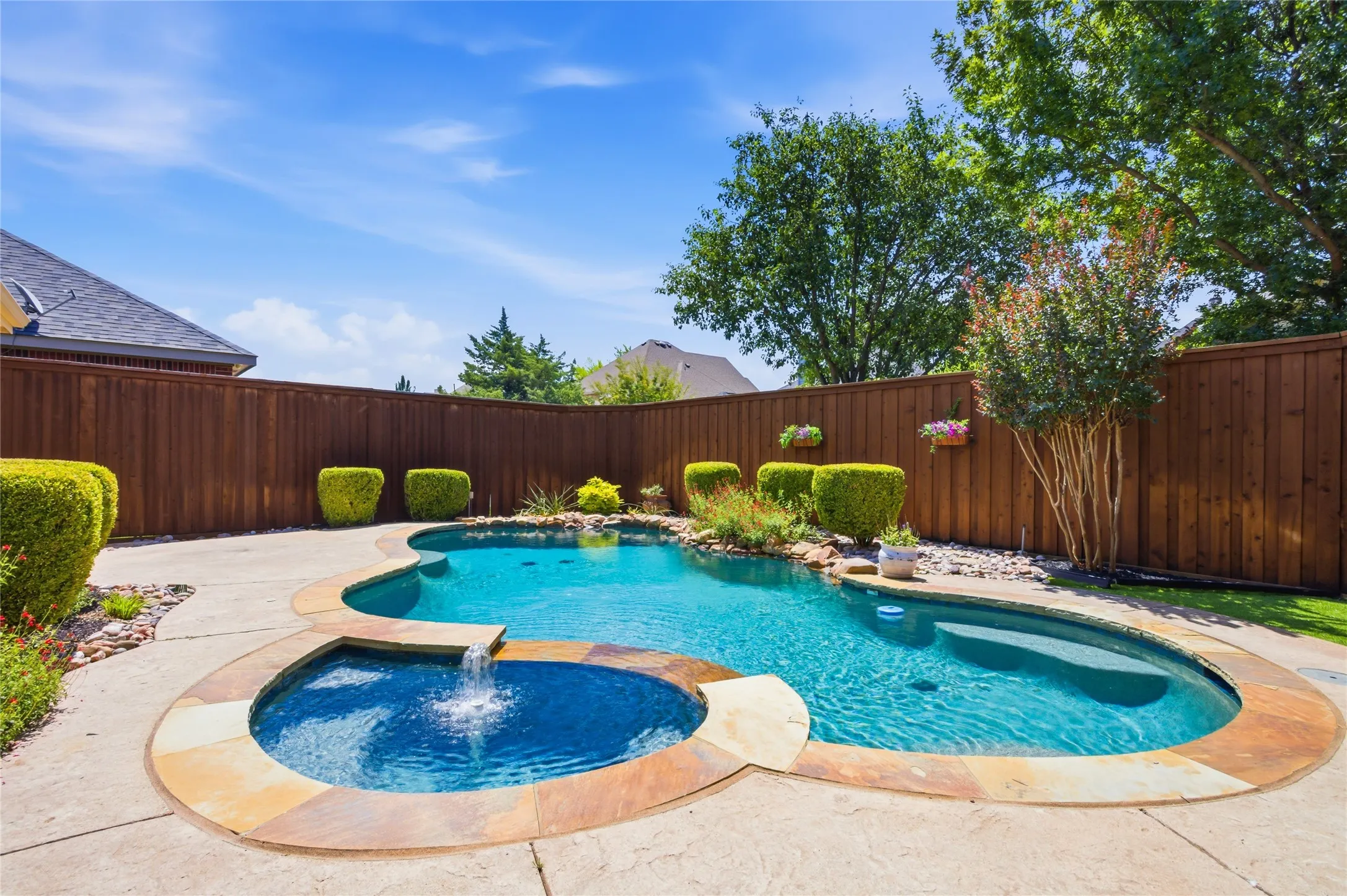 Single Family Residence For Sale in Collin County , 416 Shady Valley Drive, Allen, Texas 75002, 4 Bedroom, 2 Bathroom, 2 Garage spaces, 2,362 Sqft, built in 2000, mls#21297623, Real Estate Agent in Allen, Homes For Sale in Collin county, Homes For Sale in Allen, Realtor in Allen Texas, Real Estate Brokerage Independent Realty Texas, Luminita Cordes Realtor