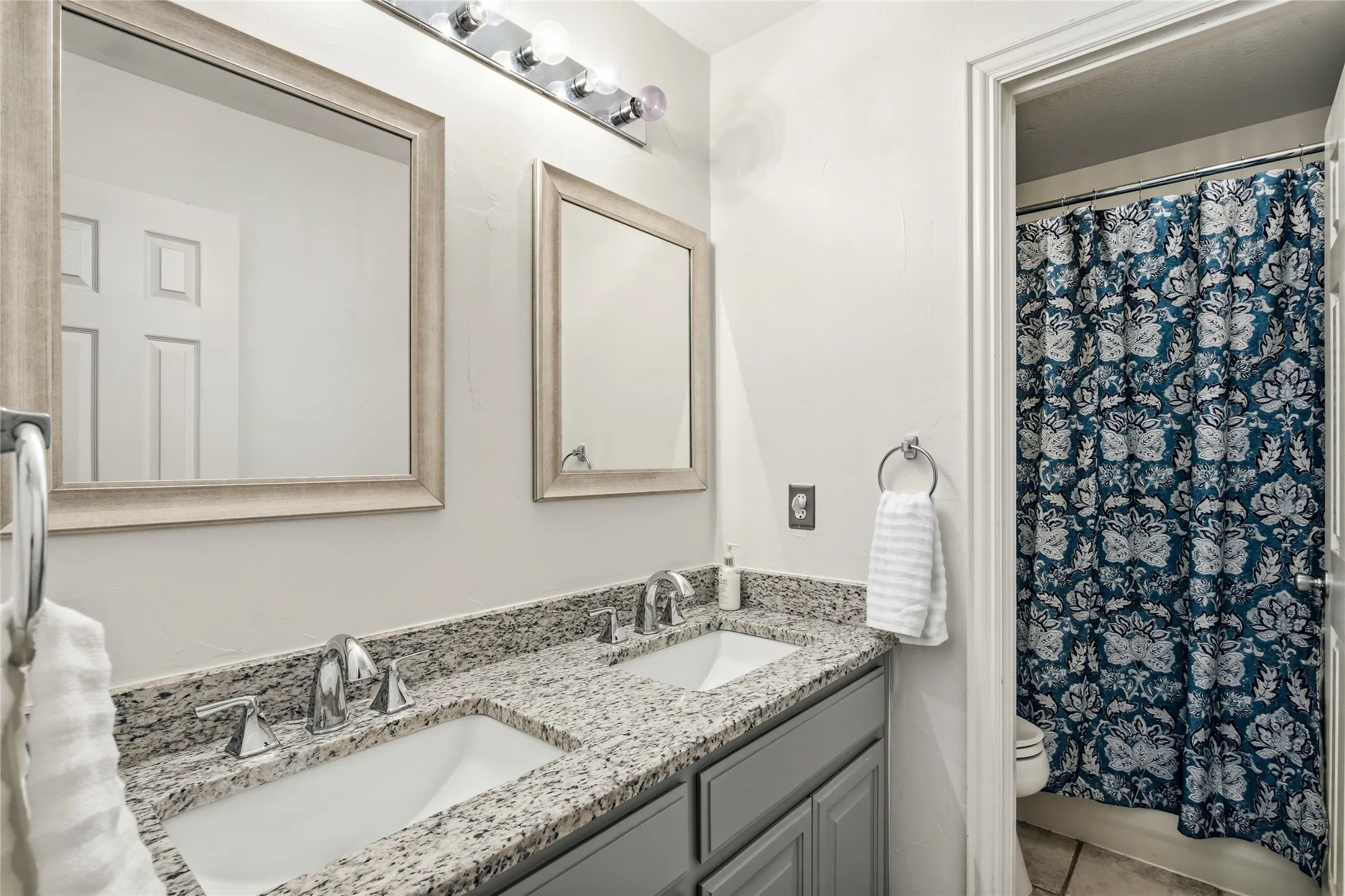 Single Family Residence For Sale in Collin County , 416 Shady Valley Drive, Allen, Texas 75002, 4 Bedroom, 2 Bathroom, 2 Garage spaces, 2,362 Sqft, built in 2000, mls#21297623, Real Estate Agent in Allen, Homes For Sale in Collin county, Homes For Sale in Allen, Realtor in Allen Texas, Real Estate Brokerage Independent Realty Texas, Luminita Cordes Realtor