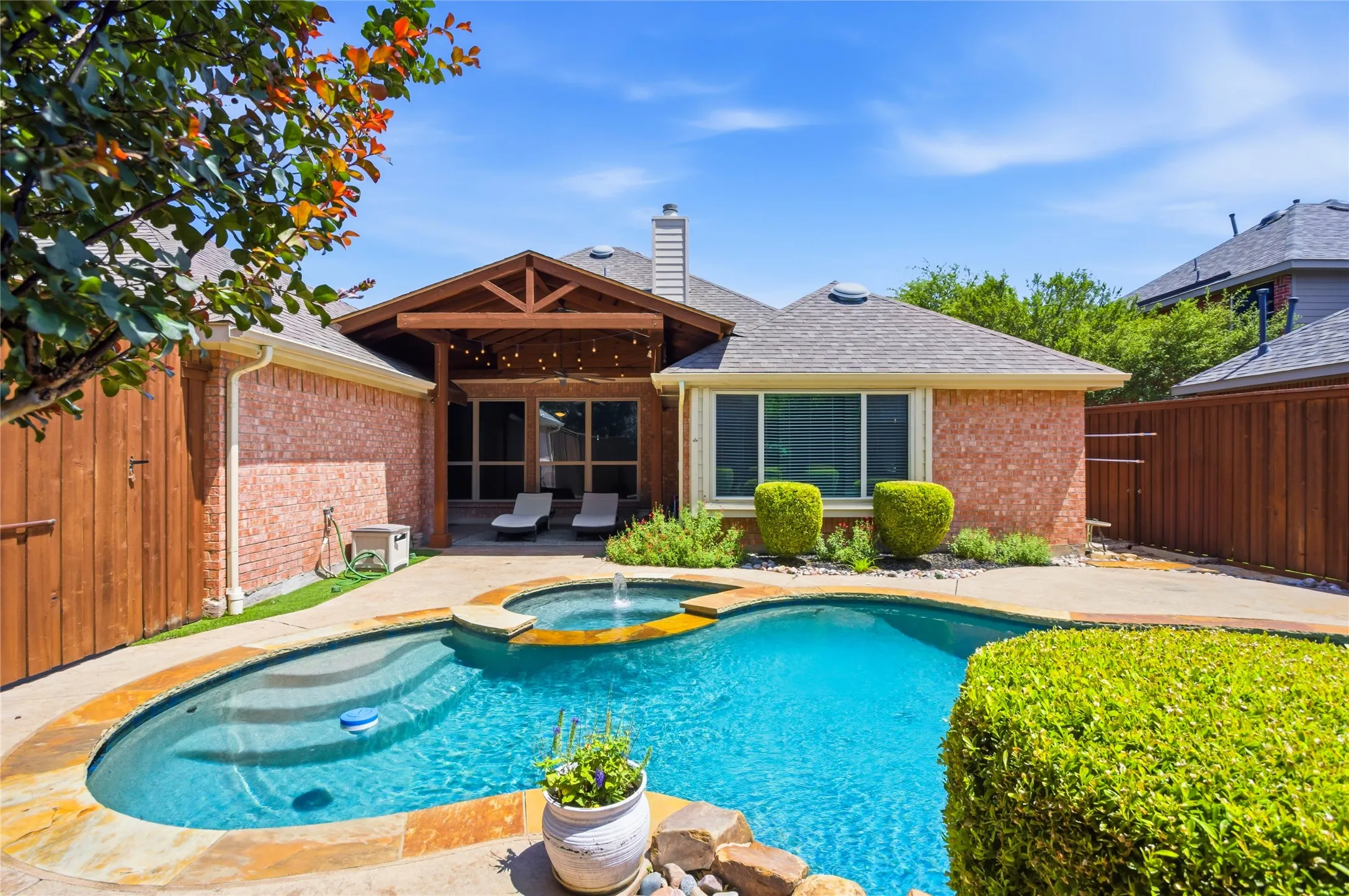 Single Family Residence For Sale in Collin County , 416 Shady Valley Drive, Allen, Texas 75002, 4 Bedroom, 2 Bathroom, 2 Garage spaces, 2,362 Sqft, built in 2000, mls#21297623, Real Estate Agent in Allen, Homes For Sale in Collin county, Homes For Sale in Allen, Realtor in Allen Texas, Real Estate Brokerage Independent Realty Texas, Luminita Cordes Realtor