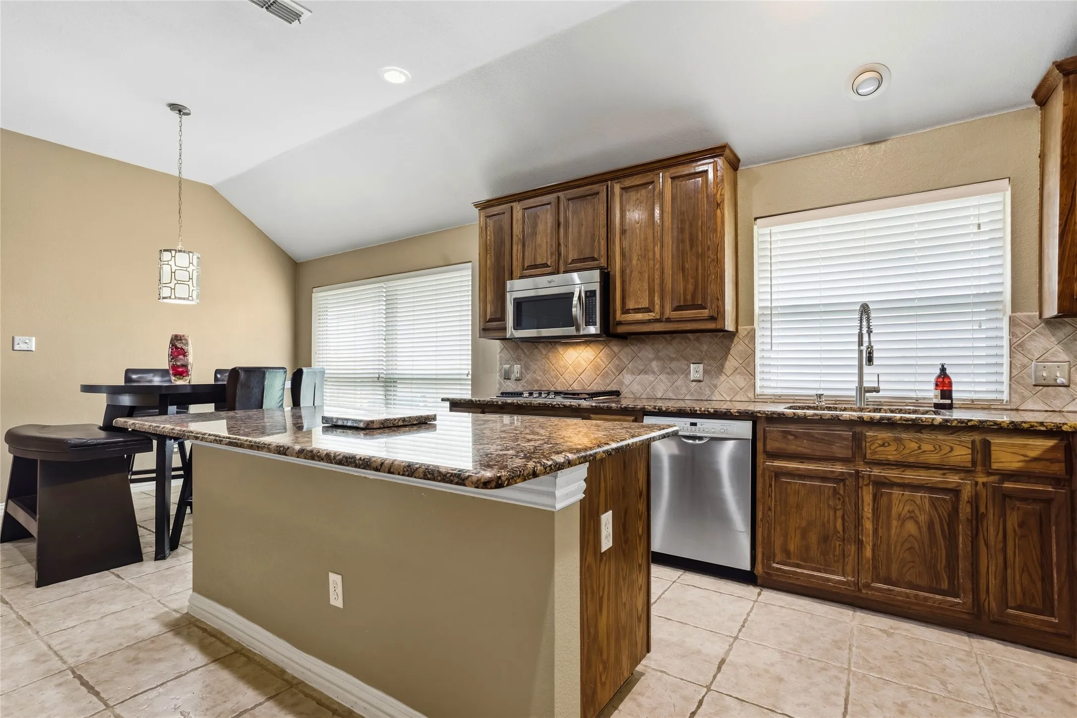 Single Family Residence For Sale in Collin County , 416 Shady Valley Drive, Allen, Texas 75002, 4 Bedroom, 2 Bathroom, 2 Garage spaces, 2,362 Sqft, built in 2000, mls#21297623, Real Estate Agent in Allen, Homes For Sale in Collin county, Homes For Sale in Allen, Realtor in Allen Texas, Real Estate Brokerage Independent Realty Texas, Luminita Cordes Realtor