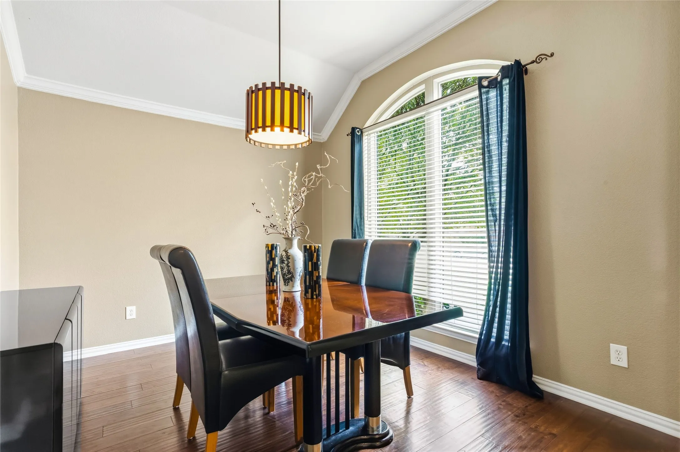 Single Family Residence For Sale in Collin County , 416 Shady Valley Drive, Allen, Texas 75002, 4 Bedroom, 2 Bathroom, 2 Garage spaces, 2,362 Sqft, built in 2000, mls#21297623, Real Estate Agent in Allen, Homes For Sale in Collin county, Homes For Sale in Allen, Realtor in Allen Texas, Real Estate Brokerage Independent Realty Texas, Luminita Cordes Realtor