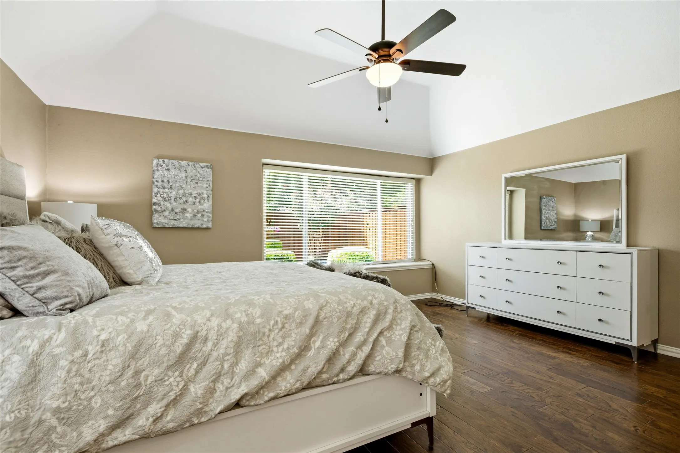 Single Family Residence For Sale in Collin County , 416 Shady Valley Drive, Allen, Texas 75002, 4 Bedroom, 2 Bathroom, 2 Garage spaces, 2,362 Sqft, built in 2000, mls#21297623, Real Estate Agent in Allen, Homes For Sale in Collin county, Homes For Sale in Allen, Realtor in Allen Texas, Real Estate Brokerage Independent Realty Texas, Luminita Cordes Realtor