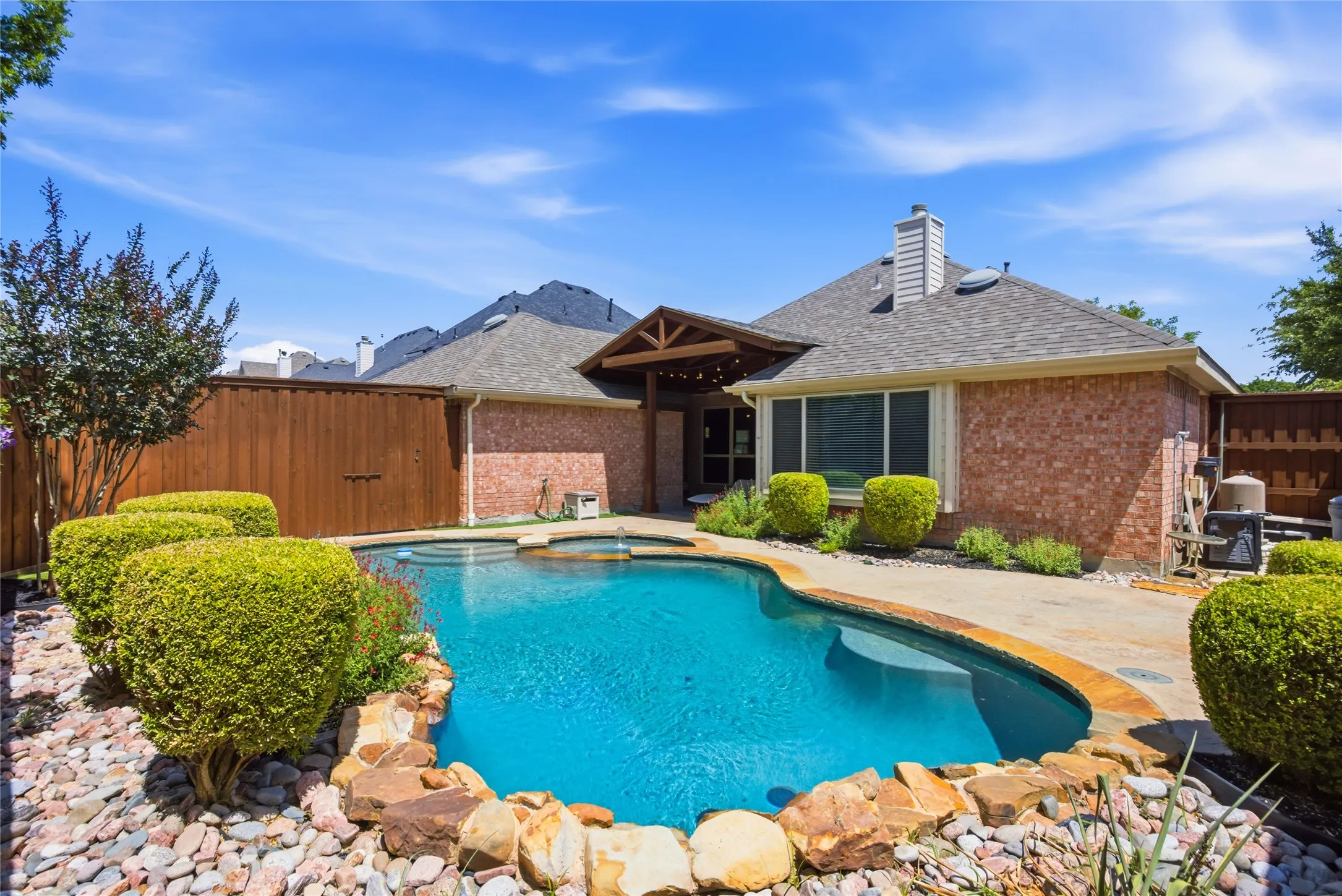 Single Family Residence For Sale in Collin County , 416 Shady Valley Drive, Allen, Texas 75002, 4 Bedroom, 2 Bathroom, 2 Garage spaces, 2,362 Sqft, built in 2000, mls#21297623, Real Estate Agent in Allen, Homes For Sale in Collin county, Homes For Sale in Allen, Realtor in Allen Texas, Real Estate Brokerage Independent Realty Texas, Luminita Cordes Realtor