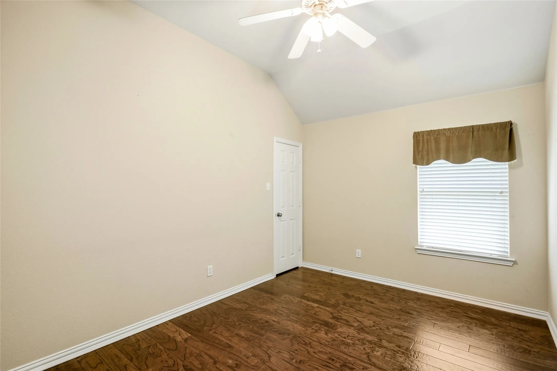 Single Family Residence For Sale in Collin County , 416 Shady Valley Drive, Allen, Texas 75002, 4 Bedroom, 2 Bathroom, 2 Garage spaces, 2,362 Sqft, built in 2000, mls#21297623, Real Estate Agent in Allen, Homes For Sale in Collin county, Homes For Sale in Allen, Realtor in Allen Texas, Real Estate Brokerage Independent Realty Texas, Luminita Cordes Realtor