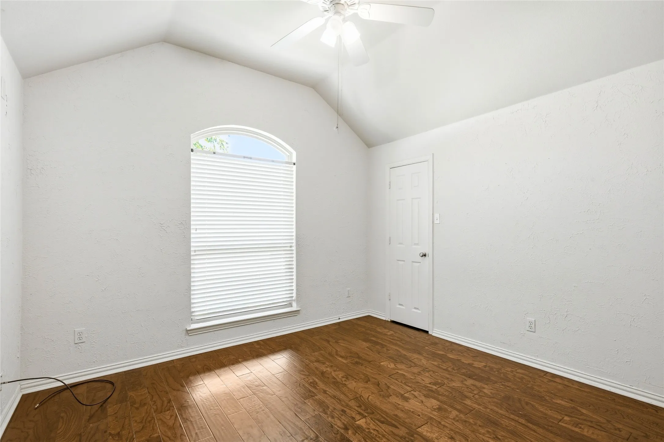 Single Family Residence For Sale in Collin County , 416 Shady Valley Drive, Allen, Texas 75002, 4 Bedroom, 2 Bathroom, 2 Garage spaces, 2,362 Sqft, built in 2000, mls#21297623, Real Estate Agent in Allen, Homes For Sale in Collin county, Homes For Sale in Allen, Realtor in Allen Texas, Real Estate Brokerage Independent Realty Texas, Luminita Cordes Realtor