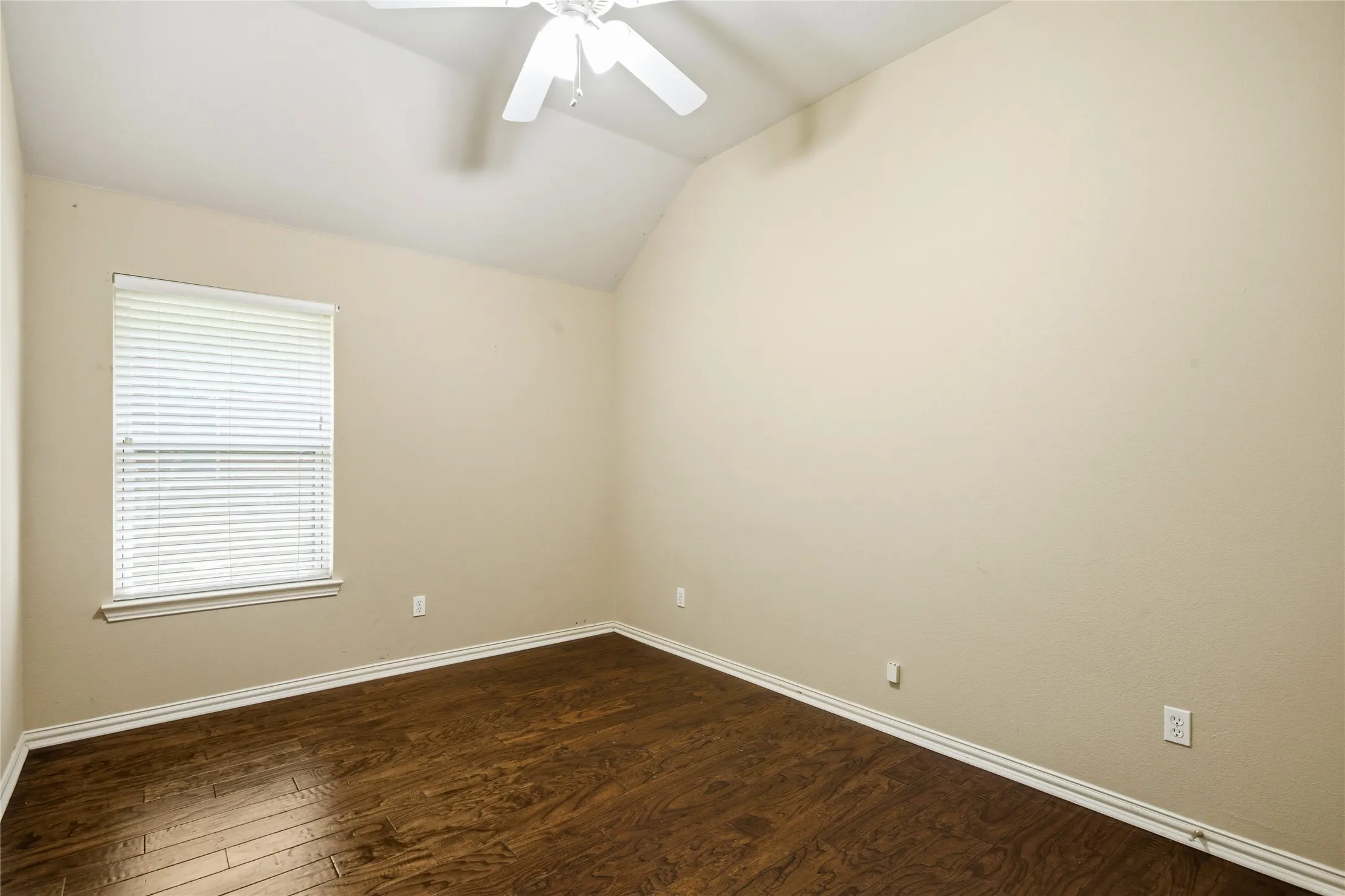 Single Family Residence For Sale in Collin County , 416 Shady Valley Drive, Allen, Texas 75002, 4 Bedroom, 2 Bathroom, 2 Garage spaces, 2,362 Sqft, built in 2000, mls#21297623, Real Estate Agent in Allen, Homes For Sale in Collin county, Homes For Sale in Allen, Realtor in Allen Texas, Real Estate Brokerage Independent Realty Texas, Luminita Cordes Realtor