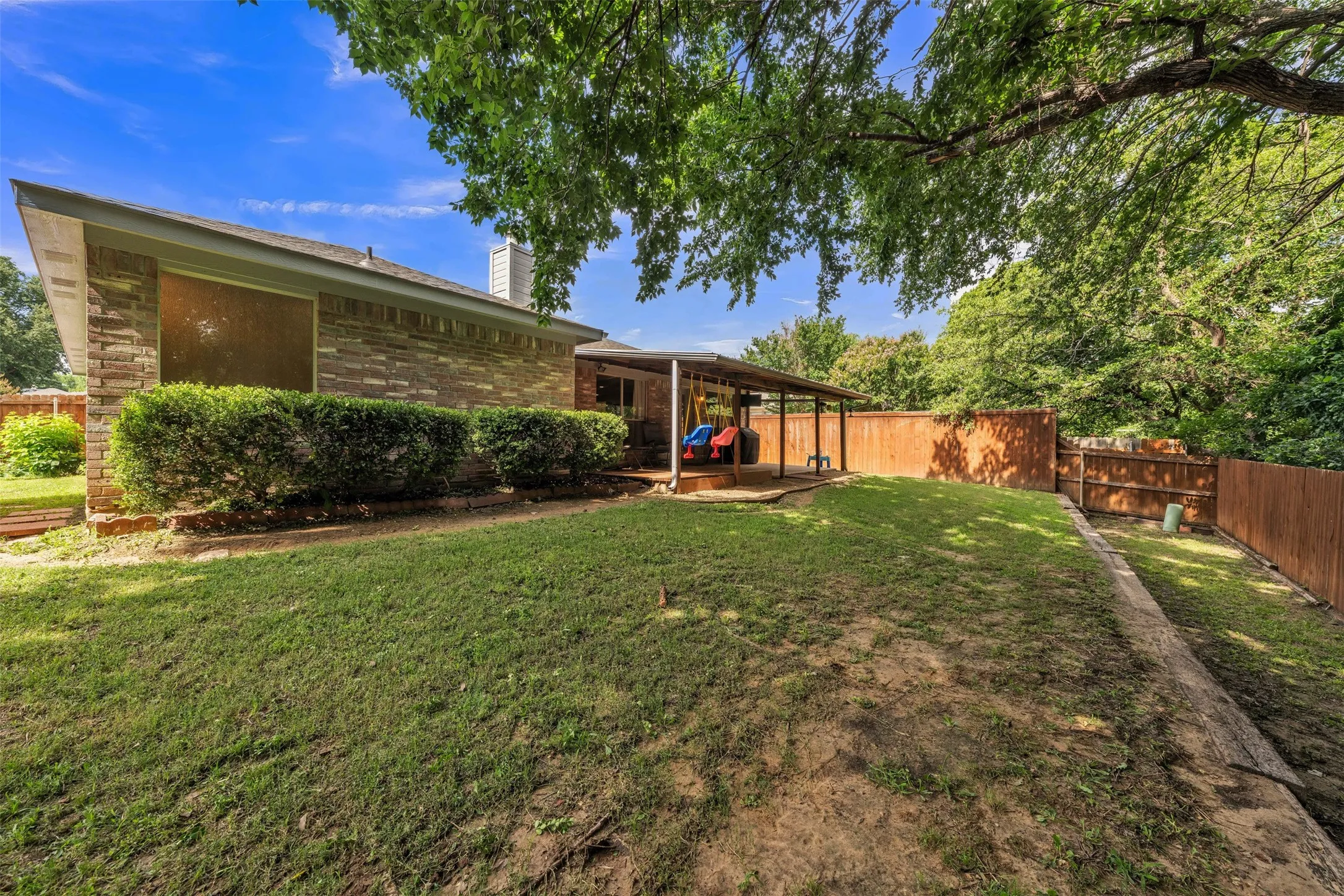 Single Family Residence For Sale in Parker County , 213 King Arthur Drive, Weatherford, Texas 76086, 3 Bedroom, 2 Bathroom, 2 Garage spaces, 1,717 Sqft, built in 1998, mls#21297129, Real Estate Agent in Weatherford, Homes For Sale in Parker county, Homes For Sale in Weatherford, Realtor in Weatherford Texas, Real Estate Brokerage Independent Realty Texas, Luminita Cordes Realtor