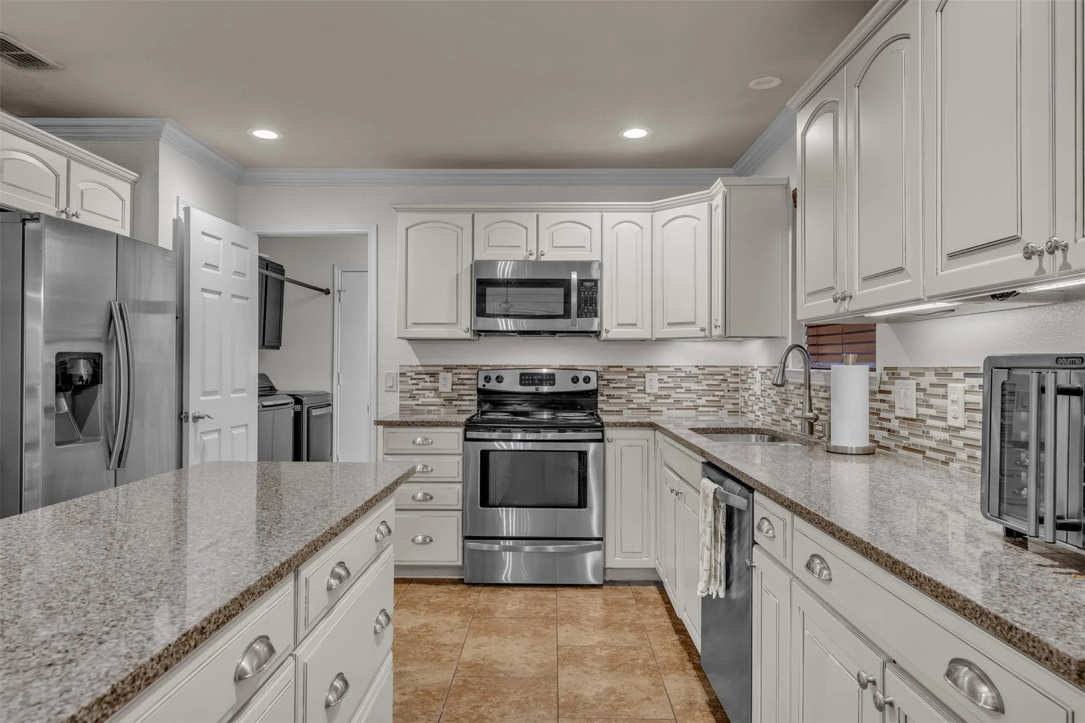 Single Family Residence For Sale in Parker County , 213 King Arthur Drive, Weatherford, Texas 76086, 3 Bedroom, 2 Bathroom, 2 Garage spaces, 1,717 Sqft, built in 1998, mls#21297129, Real Estate Agent in Weatherford, Homes For Sale in Parker county, Homes For Sale in Weatherford, Realtor in Weatherford Texas, Real Estate Brokerage Independent Realty Texas, Luminita Cordes Realtor