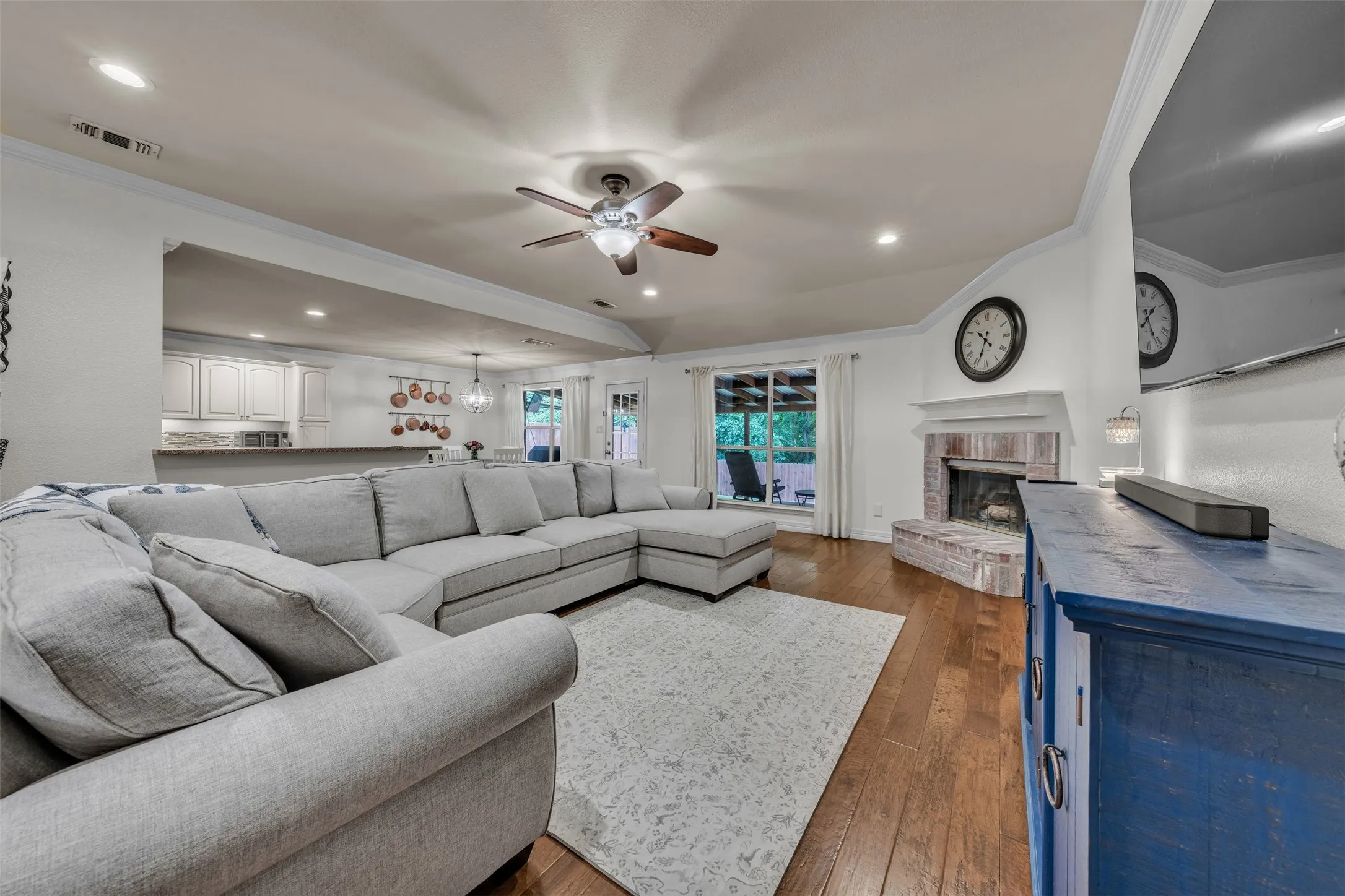 Single Family Residence For Sale in Parker County , 213 King Arthur Drive, Weatherford, Texas 76086, 3 Bedroom, 2 Bathroom, 2 Garage spaces, 1,717 Sqft, built in 1998, mls#21297129, Real Estate Agent in Weatherford, Homes For Sale in Parker county, Homes For Sale in Weatherford, Realtor in Weatherford Texas, Real Estate Brokerage Independent Realty Texas, Luminita Cordes Realtor