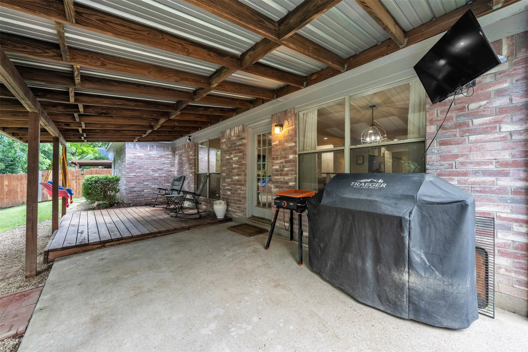 Single Family Residence For Sale in Parker County , 213 King Arthur Drive, Weatherford, Texas 76086, 3 Bedroom, 2 Bathroom, 2 Garage spaces, 1,717 Sqft, built in 1998, mls#21297129, Real Estate Agent in Weatherford, Homes For Sale in Parker county, Homes For Sale in Weatherford, Realtor in Weatherford Texas, Real Estate Brokerage Independent Realty Texas, Luminita Cordes Realtor