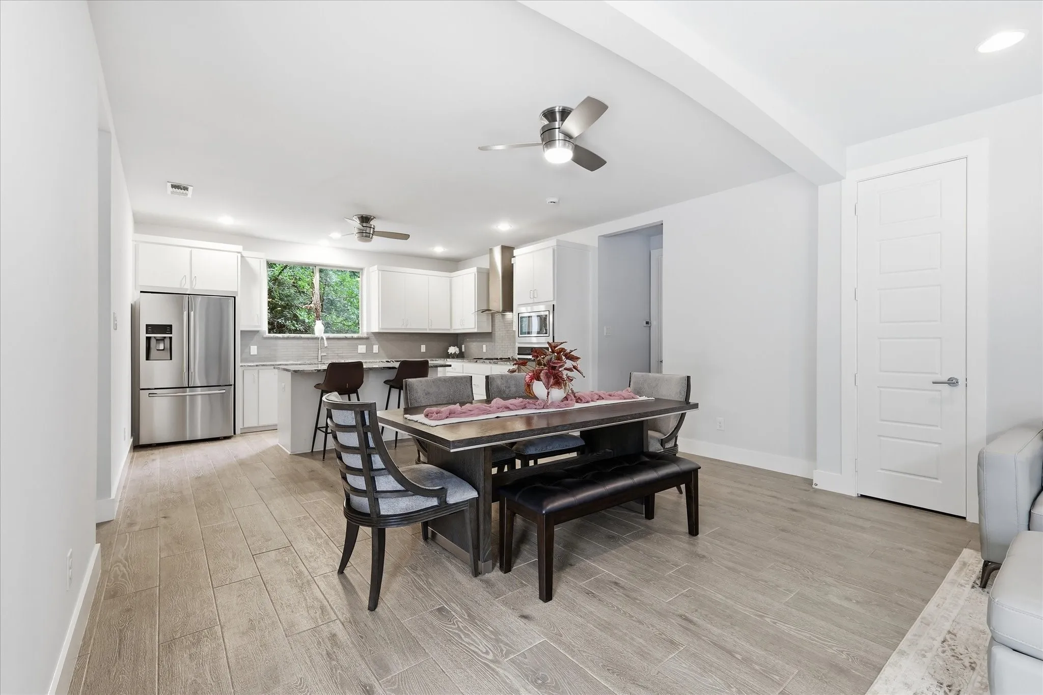 Single Family Residence For Sale in Denton County , 521 Diamond Point Drive, Oak Point, Texas 75068, 3 Bedroom, 3 Bathroom, 2 Garage spaces, 2,322 Sqft, built in 2015, mls#21237992, Real Estate Agent in Oak Point, Homes For Sale in Denton county, Homes For Sale in Oak Point, Realtor in Oak Point Texas, Real Estate Brokerage Independent Realty Texas, Luminita Cordes Realtor