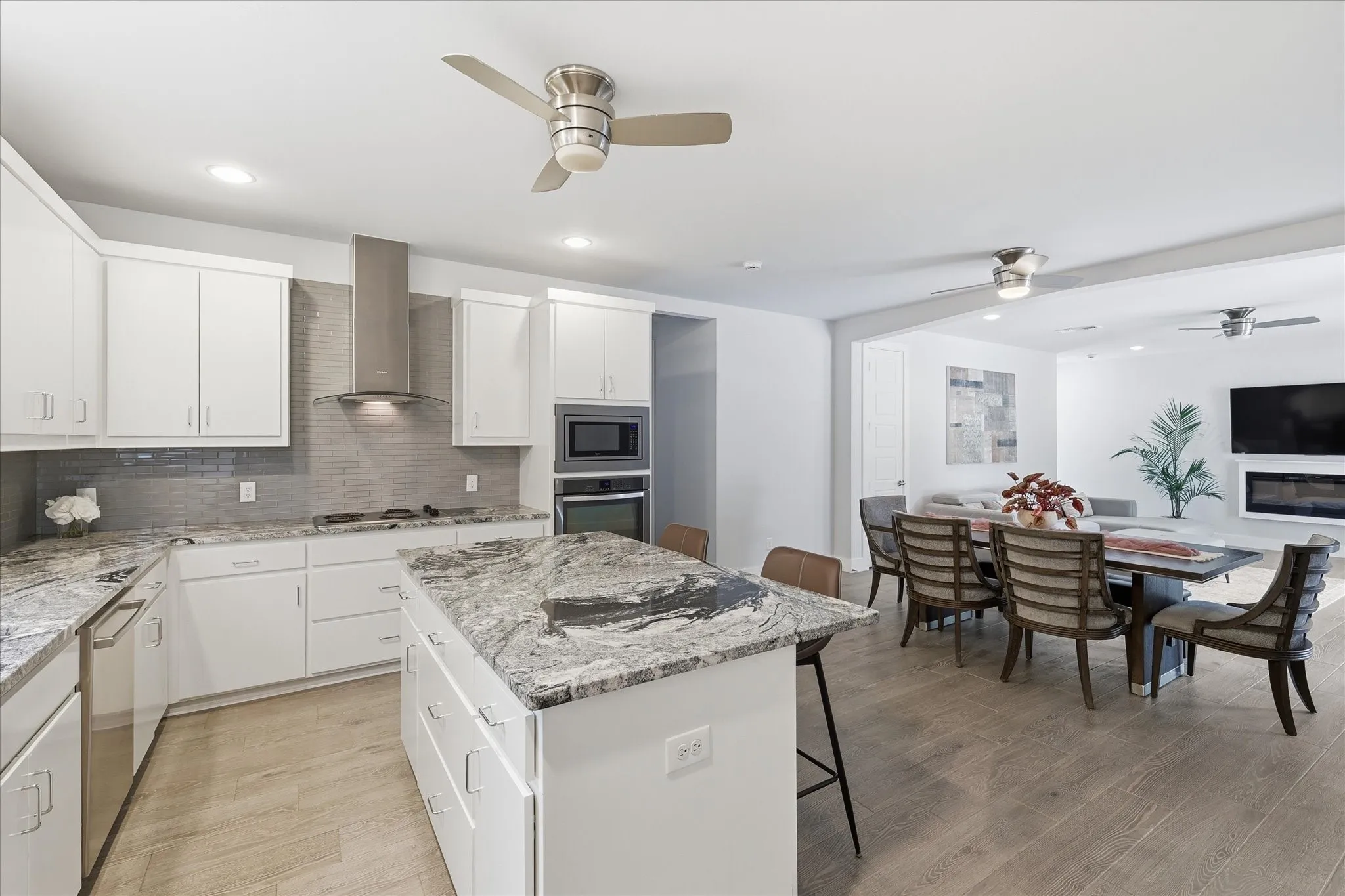 Single Family Residence For Sale in Denton County , 521 Diamond Point Drive, Oak Point, Texas 75068, 3 Bedroom, 3 Bathroom, 2 Garage spaces, 2,322 Sqft, built in 2015, mls#21237992, Real Estate Agent in Oak Point, Homes For Sale in Denton county, Homes For Sale in Oak Point, Realtor in Oak Point Texas, Real Estate Brokerage Independent Realty Texas, Luminita Cordes Realtor