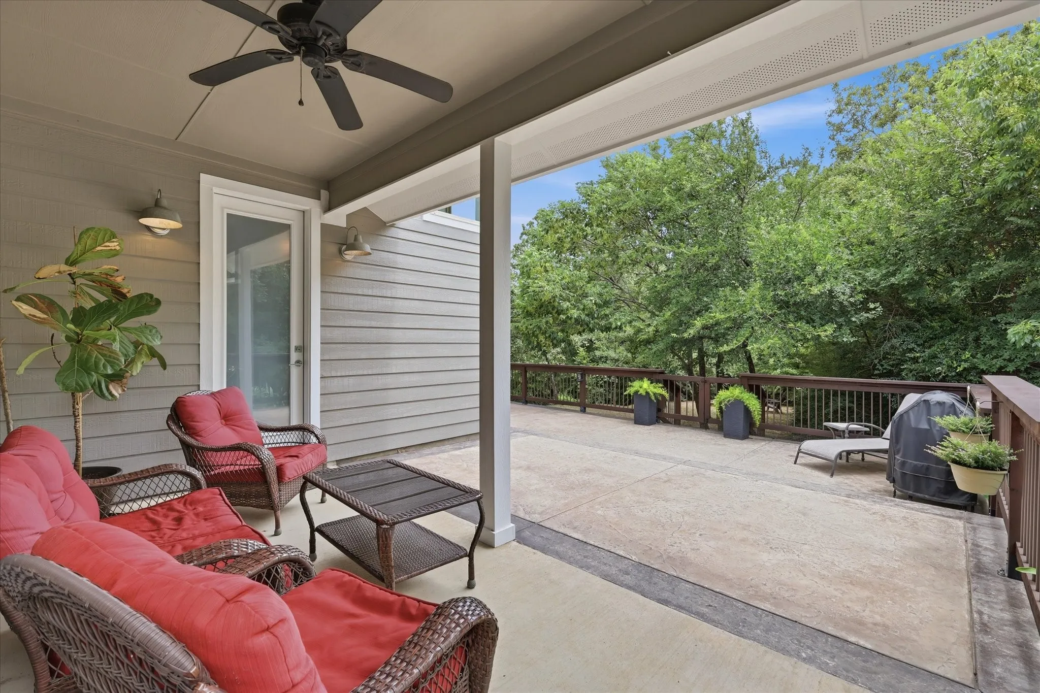 Single Family Residence For Sale in Denton County , 521 Diamond Point Drive, Oak Point, Texas 75068, 3 Bedroom, 3 Bathroom, 2 Garage spaces, 2,322 Sqft, built in 2015, mls#21237992, Real Estate Agent in Oak Point, Homes For Sale in Denton county, Homes For Sale in Oak Point, Realtor in Oak Point Texas, Real Estate Brokerage Independent Realty Texas, Luminita Cordes Realtor