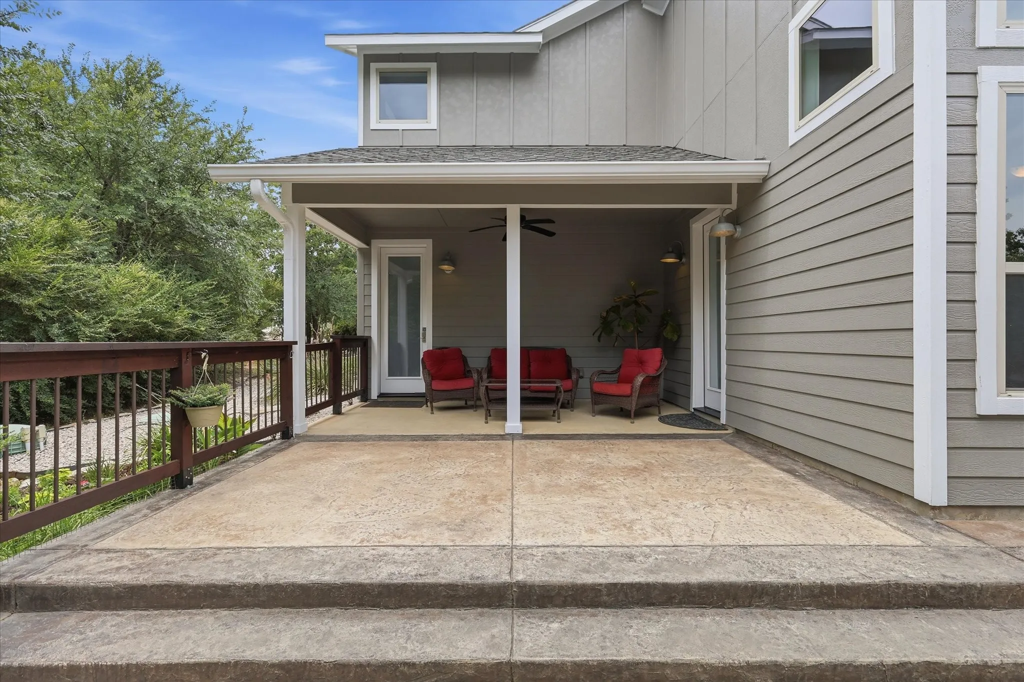 Single Family Residence For Sale in Denton County , 521 Diamond Point Drive, Oak Point, Texas 75068, 3 Bedroom, 3 Bathroom, 2 Garage spaces, 2,322 Sqft, built in 2015, mls#21237992, Real Estate Agent in Oak Point, Homes For Sale in Denton county, Homes For Sale in Oak Point, Realtor in Oak Point Texas, Real Estate Brokerage Independent Realty Texas, Luminita Cordes Realtor