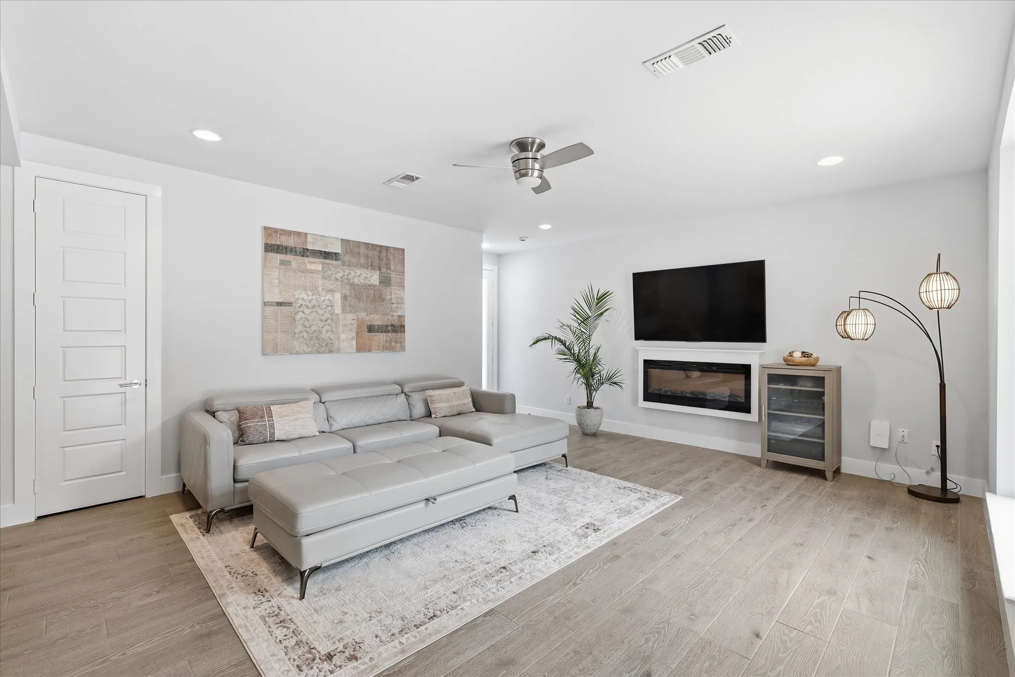 Single Family Residence For Sale in Denton County , 521 Diamond Point Drive, Oak Point, Texas 75068, 3 Bedroom, 3 Bathroom, 2 Garage spaces, 2,322 Sqft, built in 2015, mls#21237992, Real Estate Agent in Oak Point, Homes For Sale in Denton county, Homes For Sale in Oak Point, Realtor in Oak Point Texas, Real Estate Brokerage Independent Realty Texas, Luminita Cordes Realtor