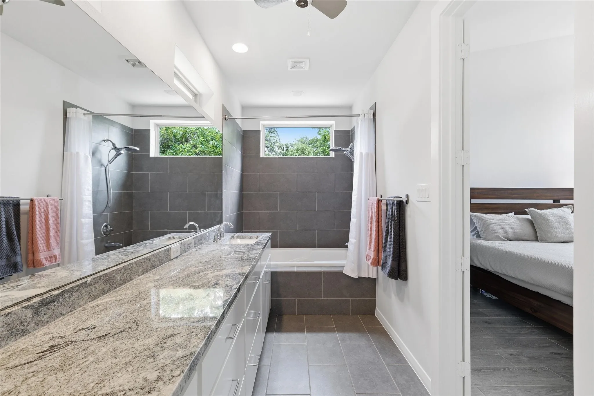 Single Family Residence For Sale in Denton County , 521 Diamond Point Drive, Oak Point, Texas 75068, 3 Bedroom, 3 Bathroom, 2 Garage spaces, 2,322 Sqft, built in 2015, mls#21237992, Real Estate Agent in Oak Point, Homes For Sale in Denton county, Homes For Sale in Oak Point, Realtor in Oak Point Texas, Real Estate Brokerage Independent Realty Texas, Luminita Cordes Realtor