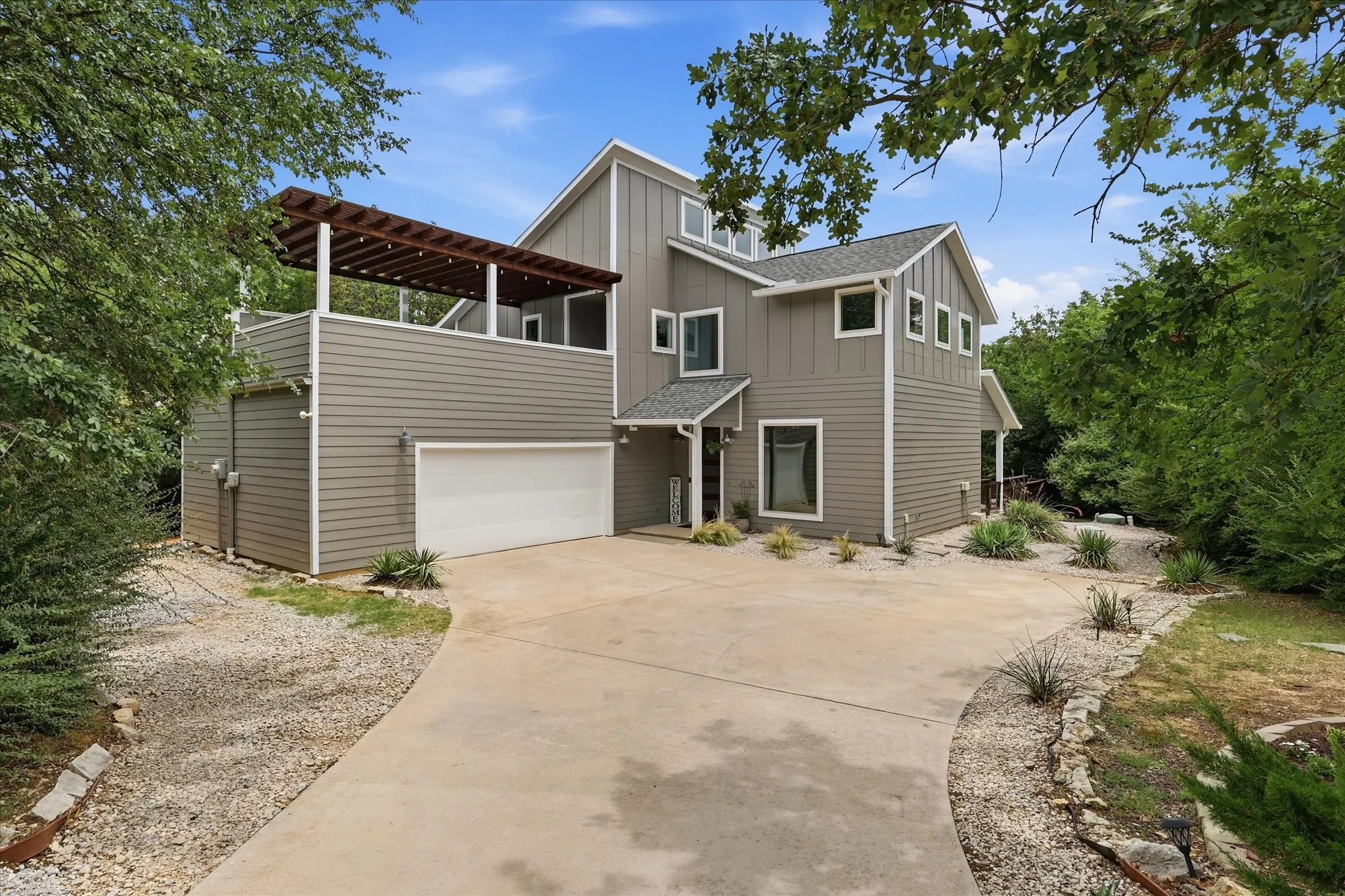 Single Family Residence For Sale in Denton County , 521 Diamond Point Drive, Oak Point, Texas 75068, 3 Bedroom, 3 Bathroom, 2 Garage spaces, 2,322 Sqft, built in 2015, mls#21237992, Real Estate Agent in Oak Point, Homes For Sale in Denton county, Homes For Sale in Oak Point, Realtor in Oak Point Texas, Real Estate Brokerage Independent Realty Texas, Luminita Cordes Realtor