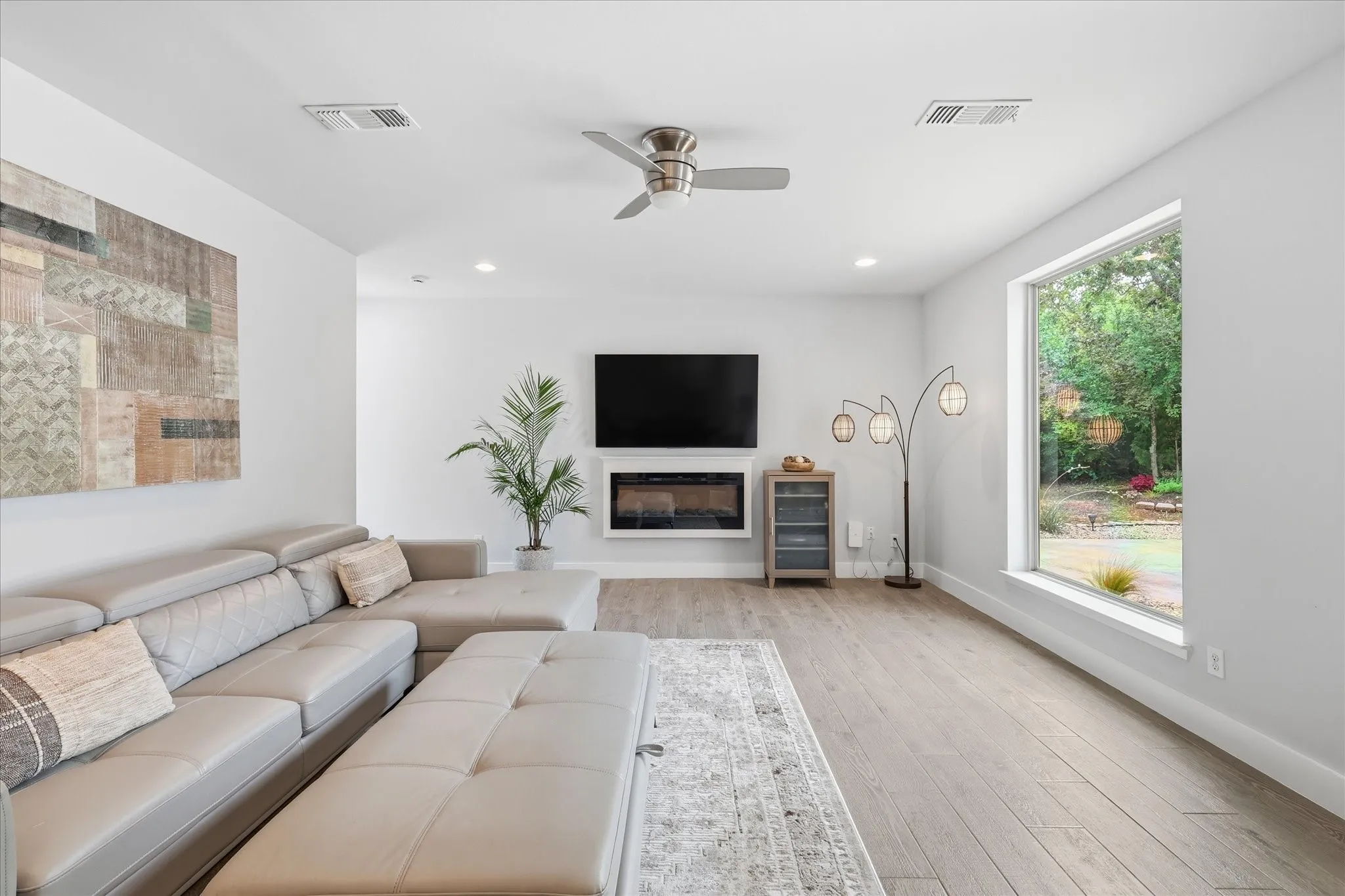Single Family Residence For Sale in Denton County , 521 Diamond Point Drive, Oak Point, Texas 75068, 3 Bedroom, 3 Bathroom, 2 Garage spaces, 2,322 Sqft, built in 2015, mls#21237992, Real Estate Agent in Oak Point, Homes For Sale in Denton county, Homes For Sale in Oak Point, Realtor in Oak Point Texas, Real Estate Brokerage Independent Realty Texas, Luminita Cordes Realtor