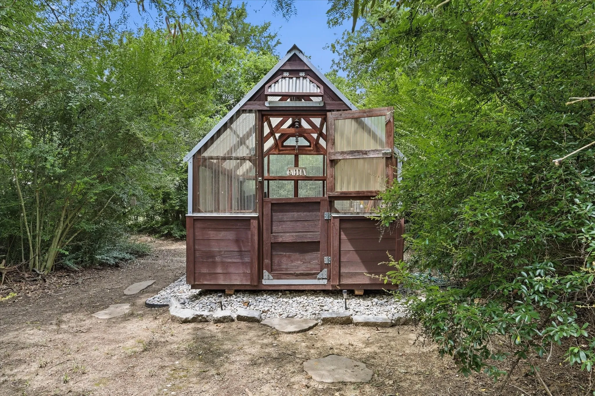Single Family Residence For Sale in Denton County , 521 Diamond Point Drive, Oak Point, Texas 75068, 3 Bedroom, 3 Bathroom, 2 Garage spaces, 2,322 Sqft, built in 2015, mls#21237992, Real Estate Agent in Oak Point, Homes For Sale in Denton county, Homes For Sale in Oak Point, Realtor in Oak Point Texas, Real Estate Brokerage Independent Realty Texas, Luminita Cordes Realtor