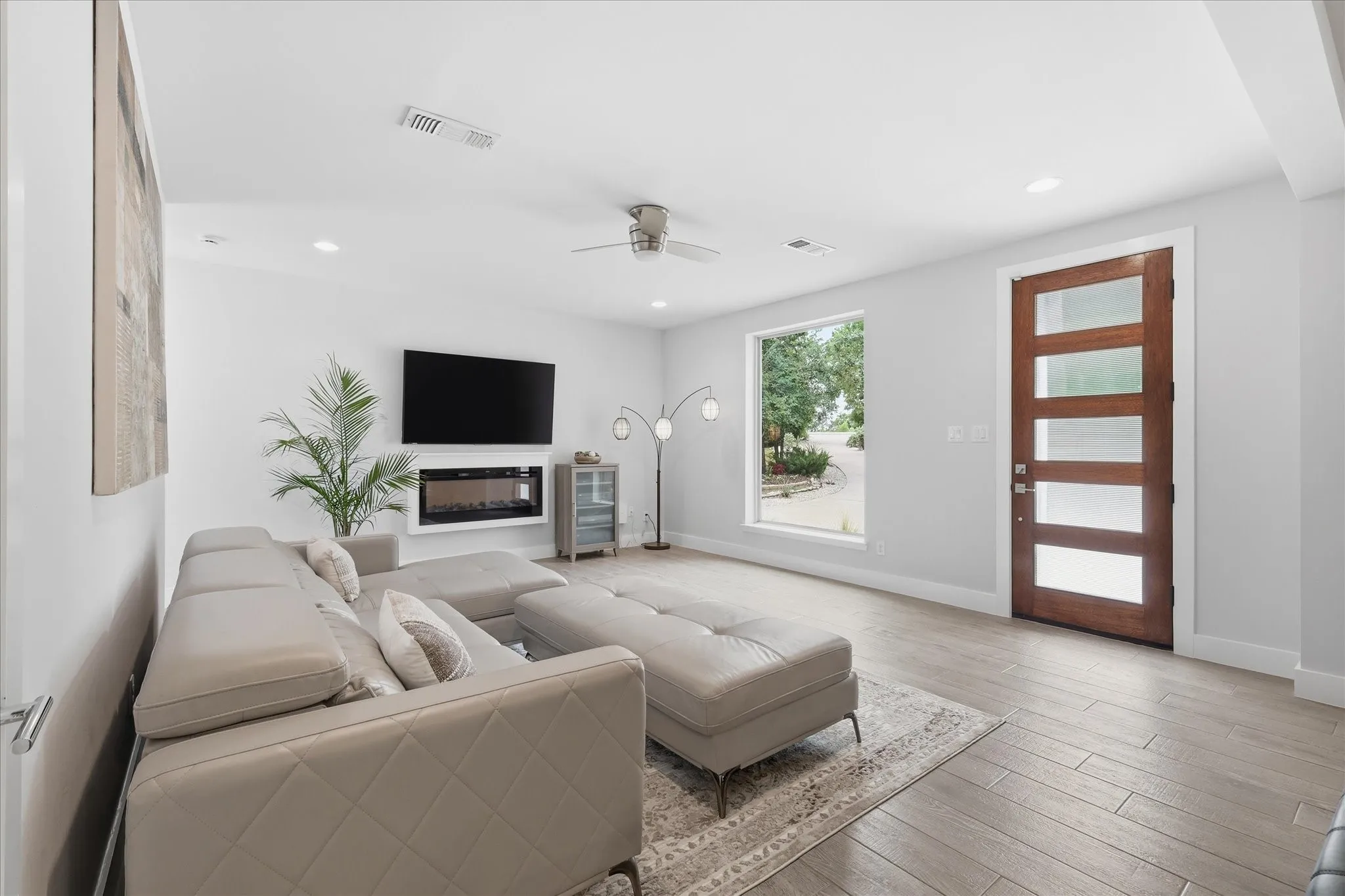 Single Family Residence For Sale in Denton County , 521 Diamond Point Drive, Oak Point, Texas 75068, 3 Bedroom, 3 Bathroom, 2 Garage spaces, 2,322 Sqft, built in 2015, mls#21237992, Real Estate Agent in Oak Point, Homes For Sale in Denton county, Homes For Sale in Oak Point, Realtor in Oak Point Texas, Real Estate Brokerage Independent Realty Texas, Luminita Cordes Realtor