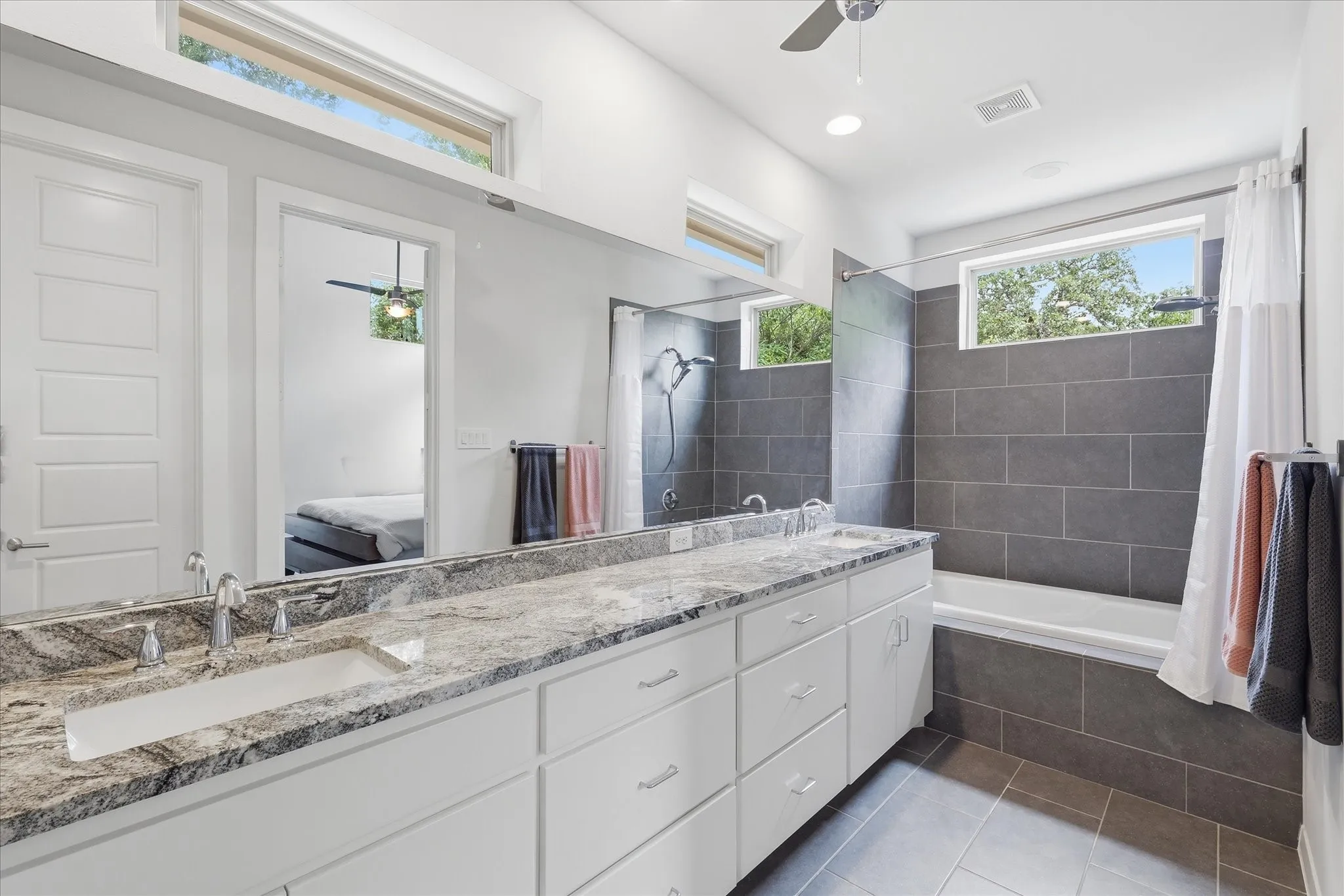 Single Family Residence For Sale in Denton County , 521 Diamond Point Drive, Oak Point, Texas 75068, 3 Bedroom, 3 Bathroom, 2 Garage spaces, 2,322 Sqft, built in 2015, mls#21237992, Real Estate Agent in Oak Point, Homes For Sale in Denton county, Homes For Sale in Oak Point, Realtor in Oak Point Texas, Real Estate Brokerage Independent Realty Texas, Luminita Cordes Realtor