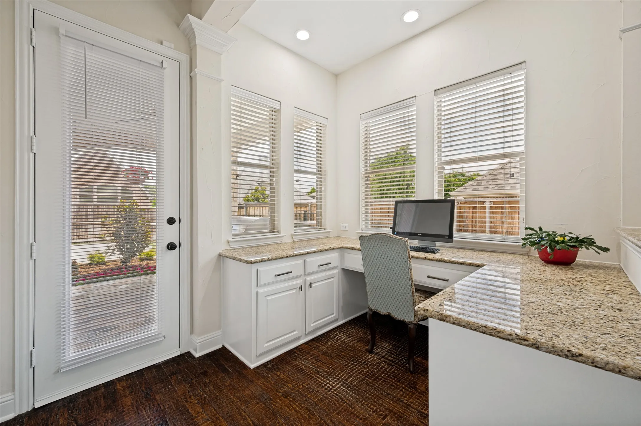 A second office is perfect for working from home, planning meals or organizing schedules.
