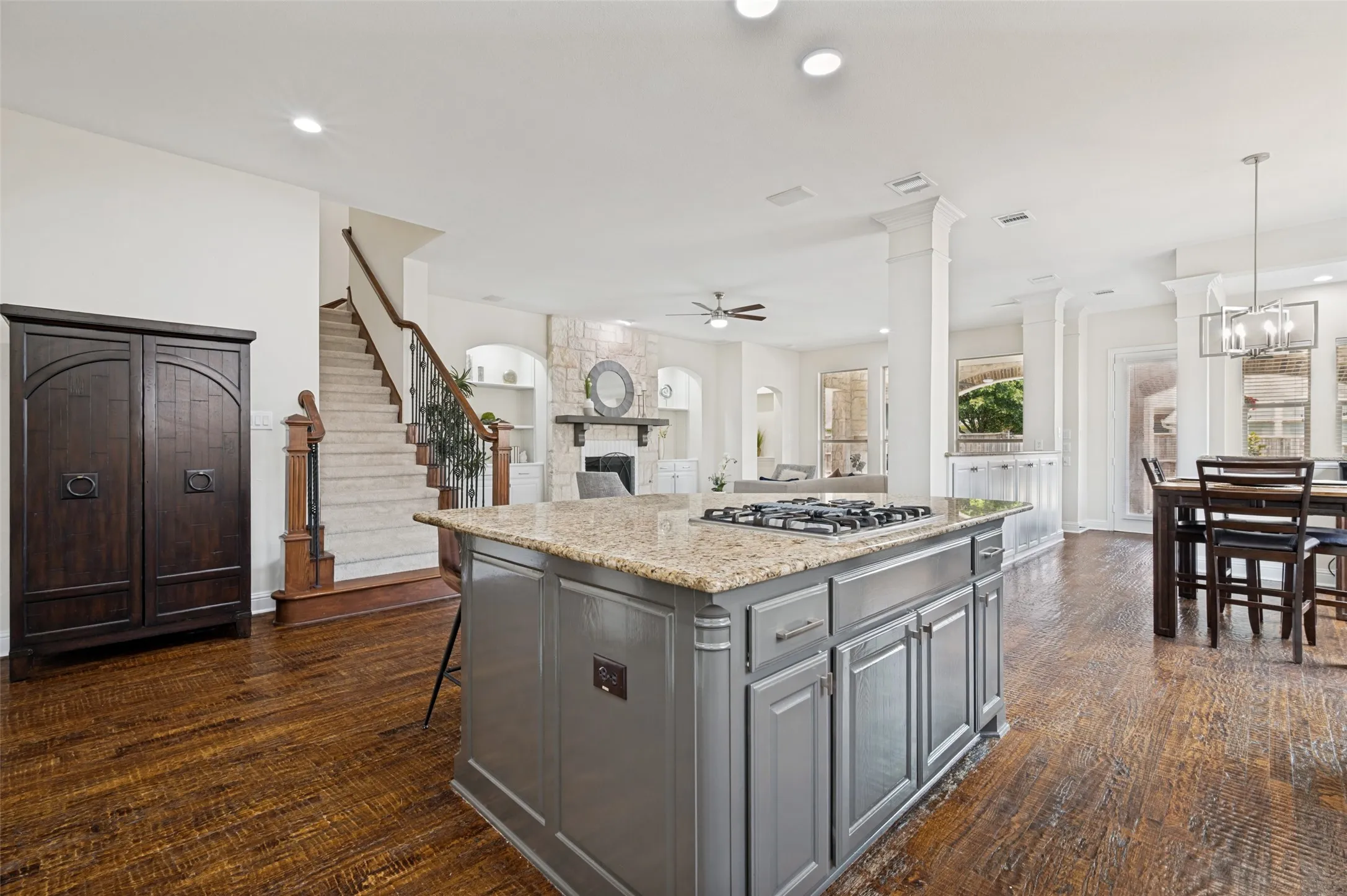 Single Family Residence For Sale in Collin County , 821 Kiowa Drive, Prosper, Texas 75078, 4 Bedroom, 4 Bathroom, 3 Garage spaces, 4,187 Sqft, built in 2007, mls#21289029, Real Estate Agent in Prosper, Homes For Sale in Collin county, Homes For Sale in Prosper, Realtor in Prosper Texas, Real Estate Brokerage Independent Realty Texas, Luminita Cordes Realtor