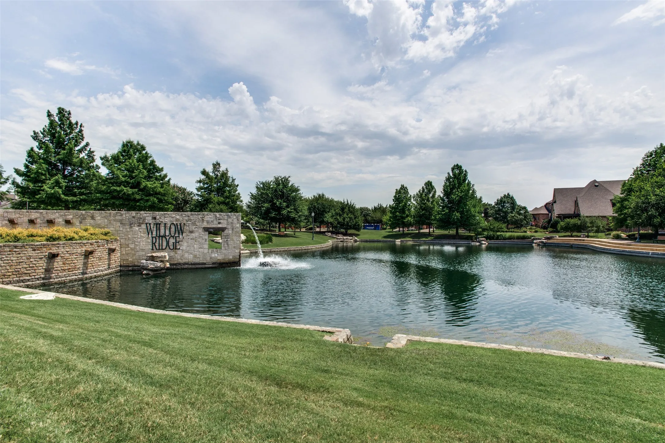 Welcome to your new neighborhood Willow Ridge.  Mature trees, fishing ponds, a walking trail, playgrounds and easy access to 380 & the Dallas North Tollway.
