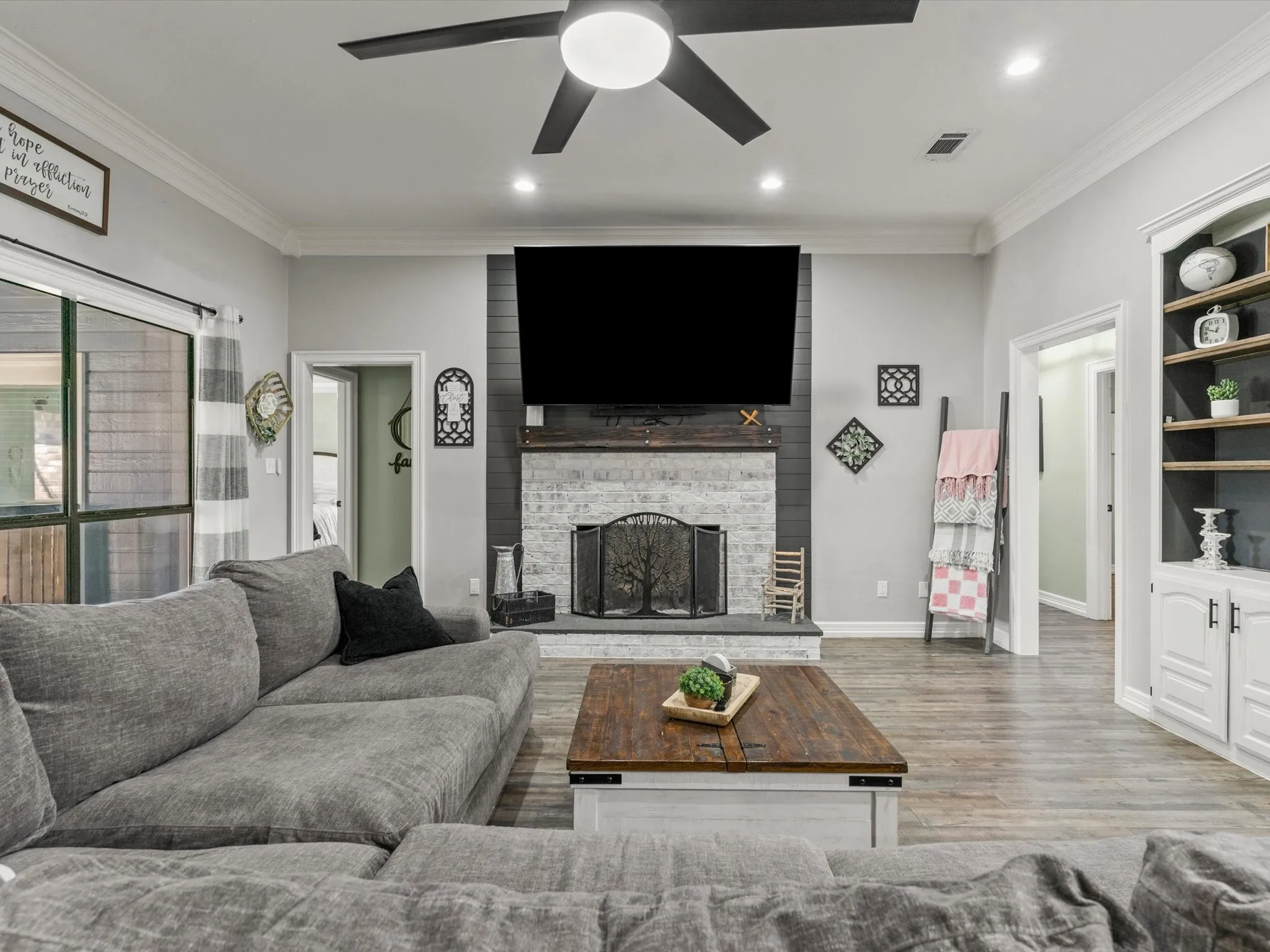 Single Family Residence For Sale in Johnson County , 102 Kings Place, Joshua, Texas 76058, 4 Bedroom, 3 Bathroom, 2 Garage spaces, 2,322 Sqft, built in 1988, mls#21297349, Real Estate Agent in Joshua, Homes For Sale in Johnson county, Homes For Sale in Joshua, Realtor in Joshua Texas, Real Estate Brokerage Independent Realty Texas, Luminita Cordes Realtor