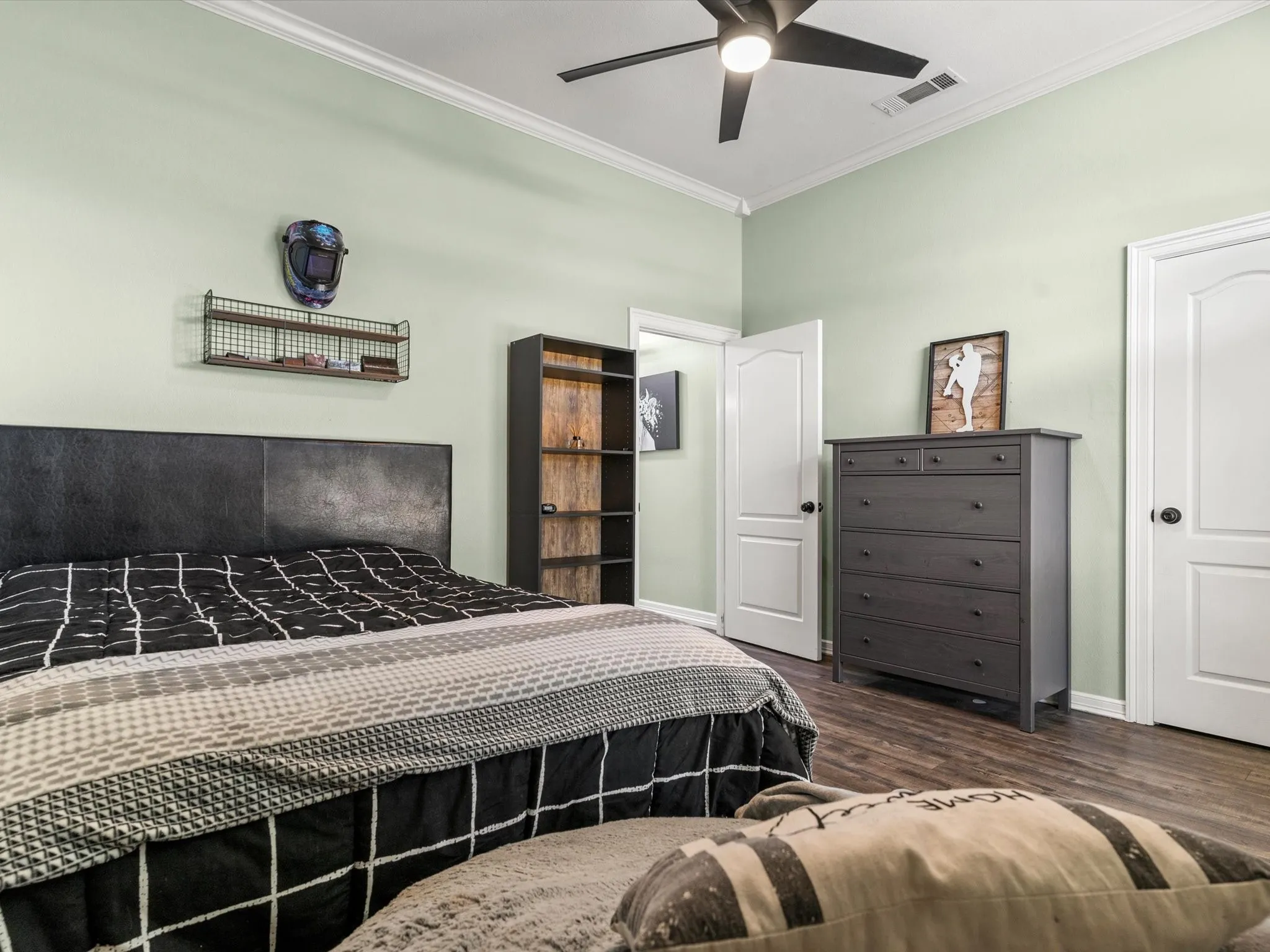 Single Family Residence For Sale in Johnson County , 102 Kings Place, Joshua, Texas 76058, 4 Bedroom, 3 Bathroom, 2 Garage spaces, 2,322 Sqft, built in 1988, mls#21297349, Real Estate Agent in Joshua, Homes For Sale in Johnson county, Homes For Sale in Joshua, Realtor in Joshua Texas, Real Estate Brokerage Independent Realty Texas, Luminita Cordes Realtor