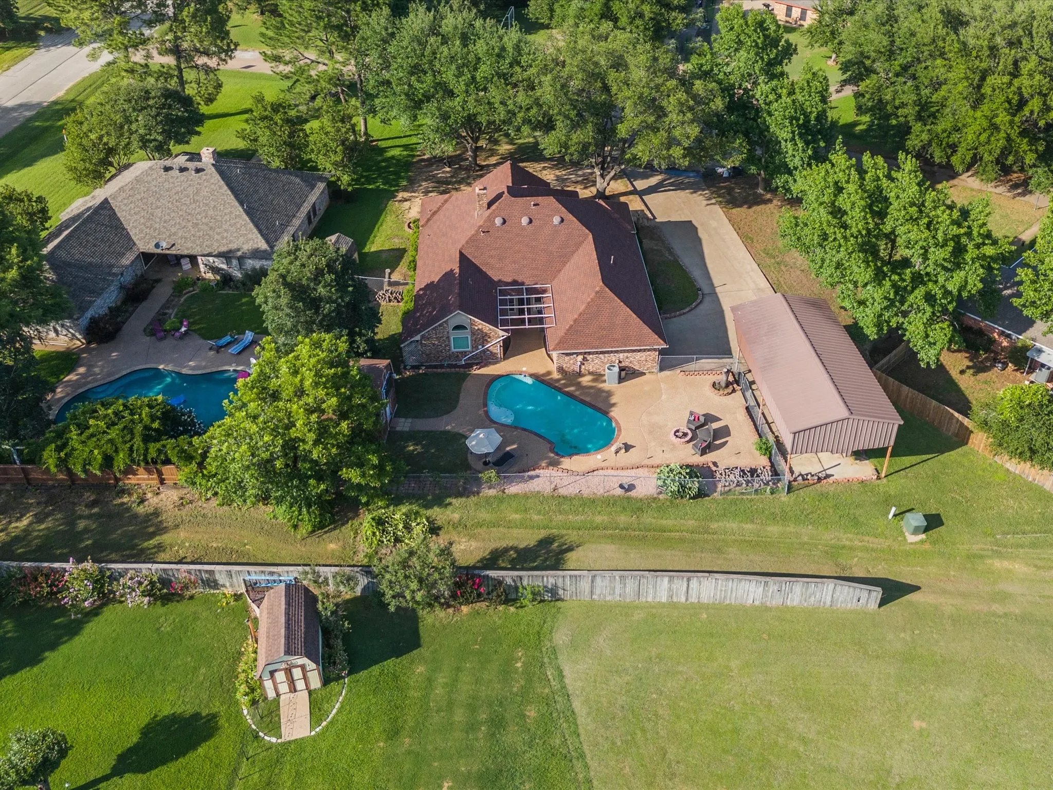 Single Family Residence For Sale in Johnson County , 102 Kings Place, Joshua, Texas 76058, 4 Bedroom, 3 Bathroom, 2 Garage spaces, 2,322 Sqft, built in 1988, mls#21297349, Real Estate Agent in Joshua, Homes For Sale in Johnson county, Homes For Sale in Joshua, Realtor in Joshua Texas, Real Estate Brokerage Independent Realty Texas, Luminita Cordes Realtor