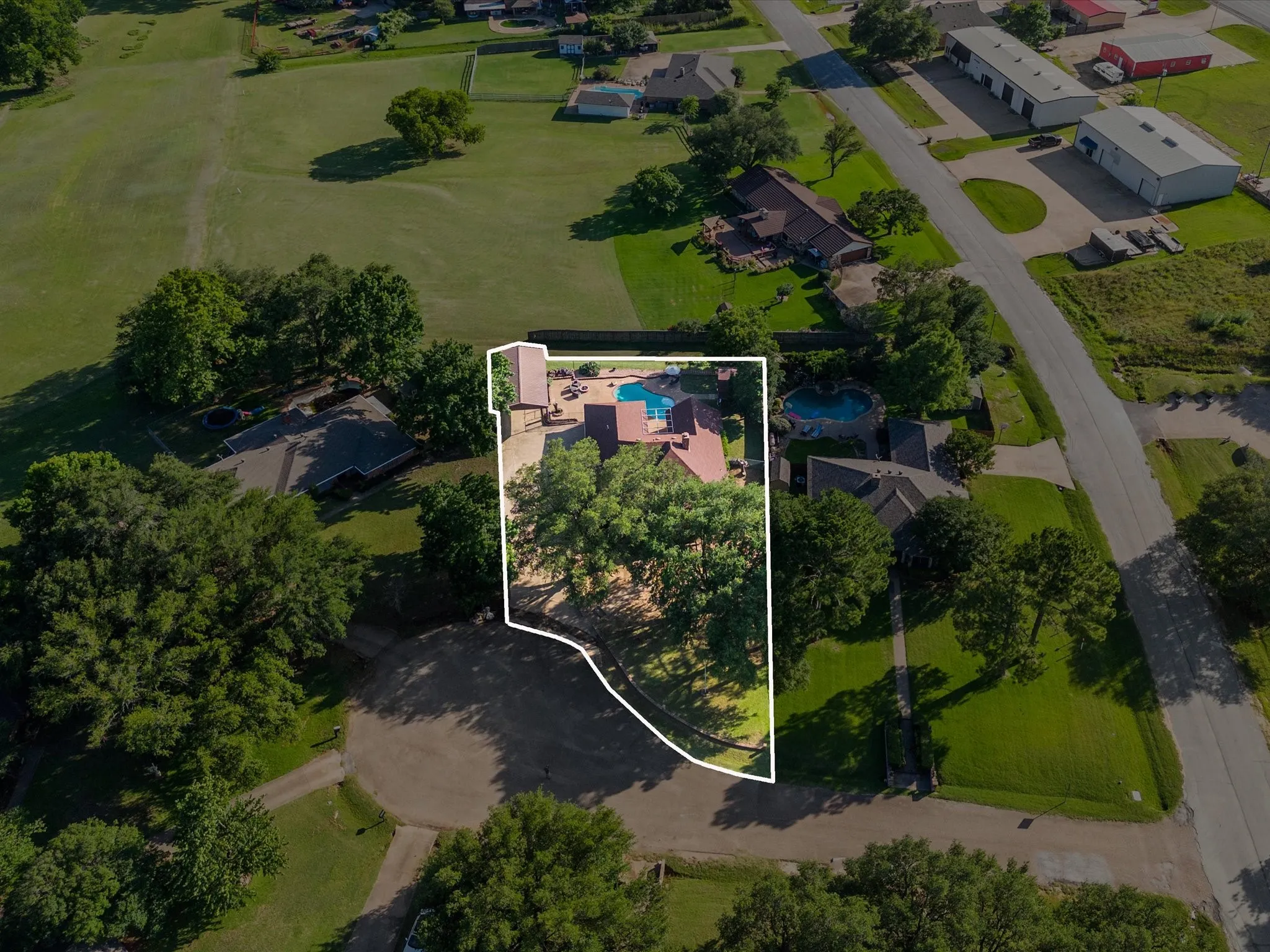 Single Family Residence For Sale in Johnson County , 102 Kings Place, Joshua, Texas 76058, 4 Bedroom, 3 Bathroom, 2 Garage spaces, 2,322 Sqft, built in 1988, mls#21297349, Real Estate Agent in Joshua, Homes For Sale in Johnson county, Homes For Sale in Joshua, Realtor in Joshua Texas, Real Estate Brokerage Independent Realty Texas, Luminita Cordes Realtor