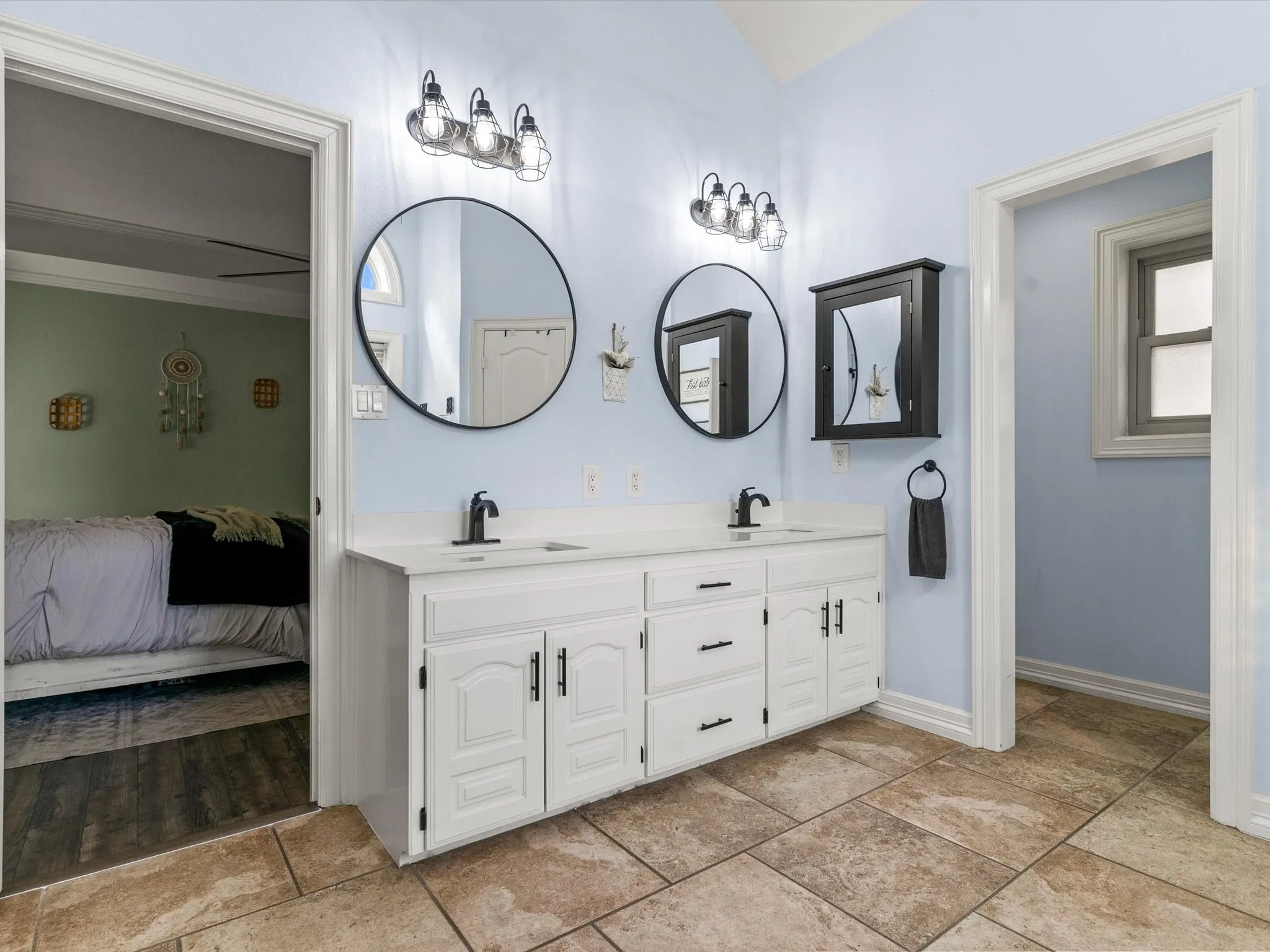 Single Family Residence For Sale in Johnson County , 102 Kings Place, Joshua, Texas 76058, 4 Bedroom, 3 Bathroom, 2 Garage spaces, 2,322 Sqft, built in 1988, mls#21297349, Real Estate Agent in Joshua, Homes For Sale in Johnson county, Homes For Sale in Joshua, Realtor in Joshua Texas, Real Estate Brokerage Independent Realty Texas, Luminita Cordes Realtor