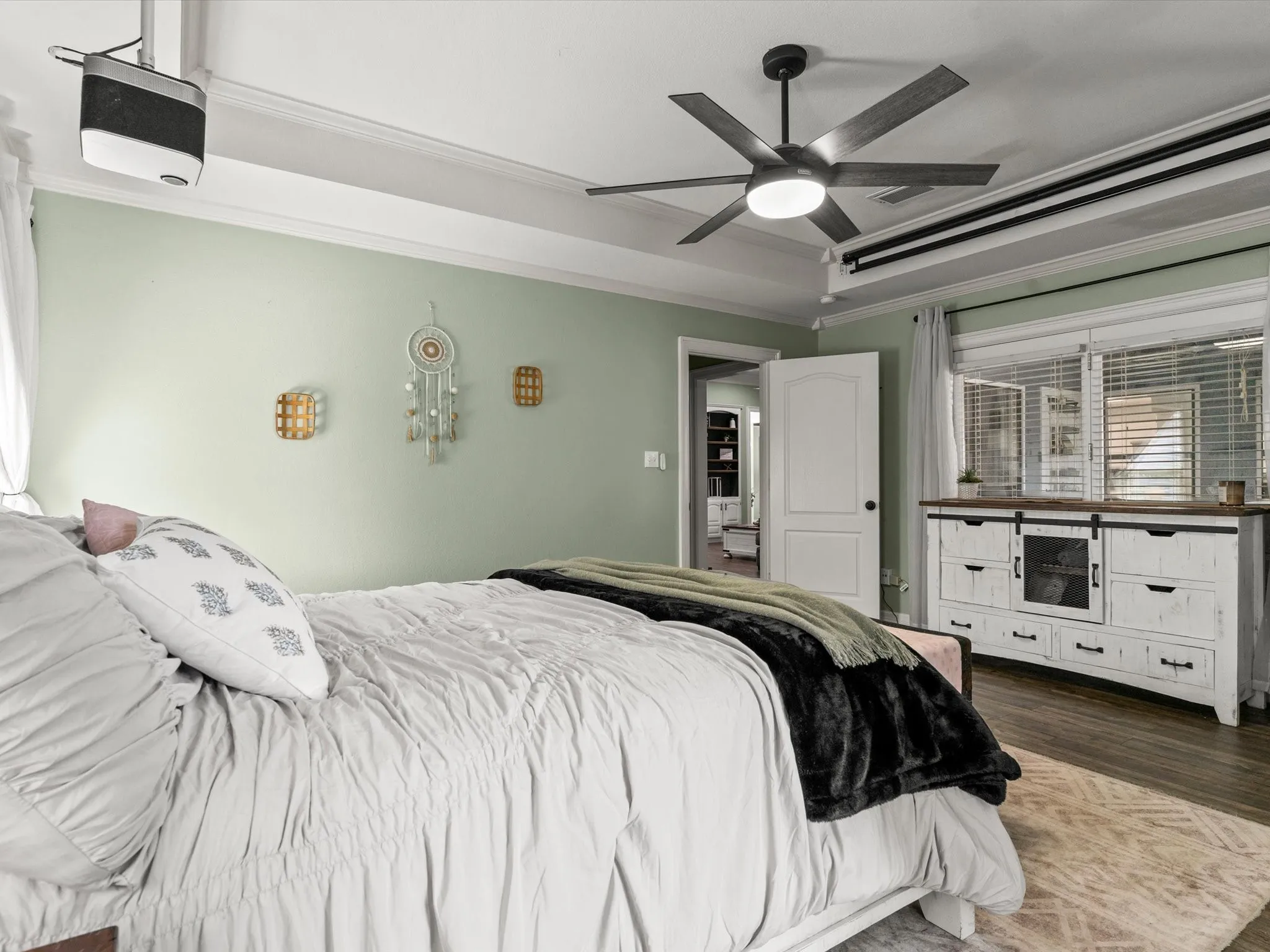 Single Family Residence For Sale in Johnson County , 102 Kings Place, Joshua, Texas 76058, 4 Bedroom, 3 Bathroom, 2 Garage spaces, 2,322 Sqft, built in 1988, mls#21297349, Real Estate Agent in Joshua, Homes For Sale in Johnson county, Homes For Sale in Joshua, Realtor in Joshua Texas, Real Estate Brokerage Independent Realty Texas, Luminita Cordes Realtor