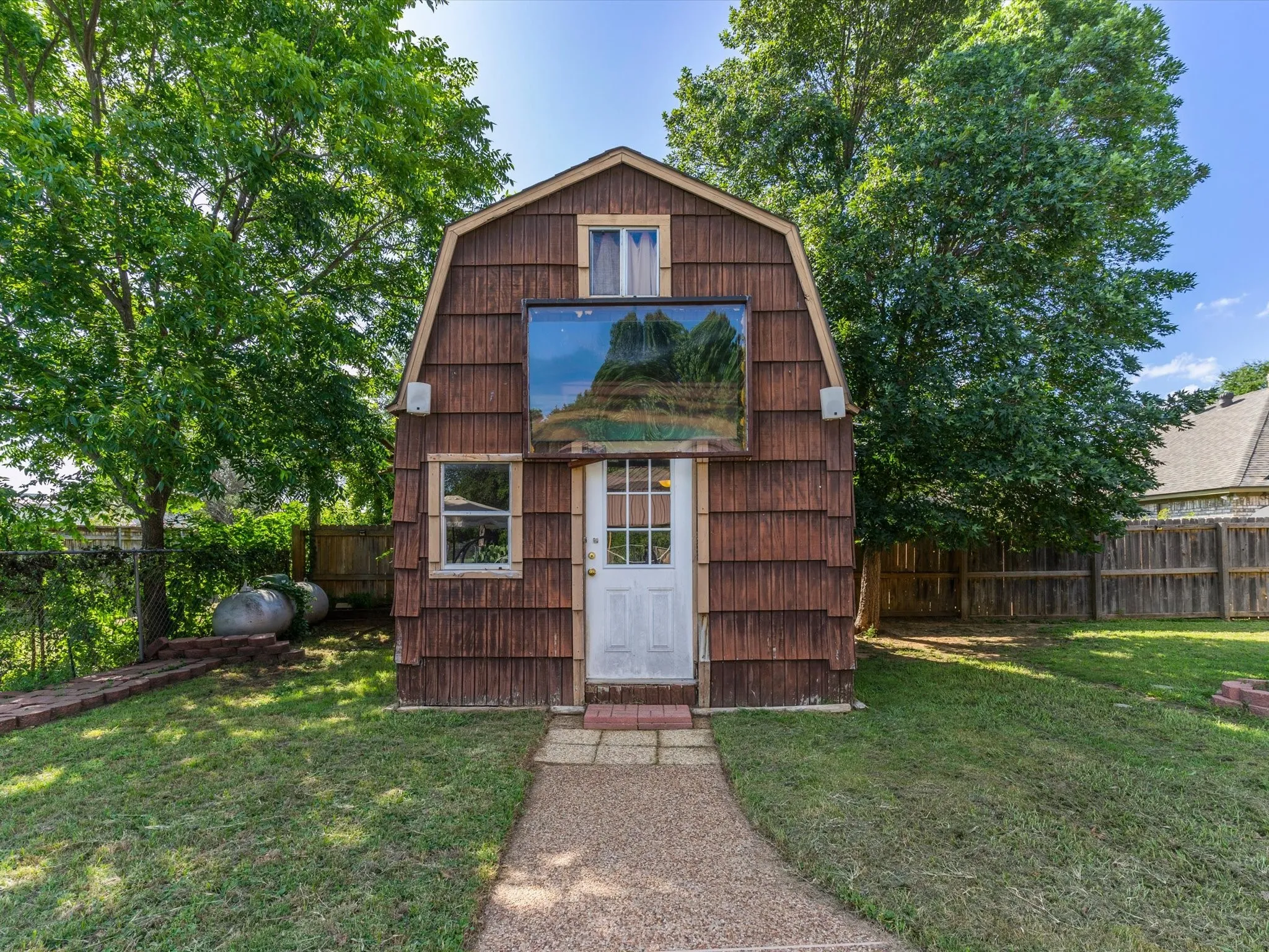 Single Family Residence For Sale in Johnson County , 102 Kings Place, Joshua, Texas 76058, 4 Bedroom, 3 Bathroom, 2 Garage spaces, 2,322 Sqft, built in 1988, mls#21297349, Real Estate Agent in Joshua, Homes For Sale in Johnson county, Homes For Sale in Joshua, Realtor in Joshua Texas, Real Estate Brokerage Independent Realty Texas, Luminita Cordes Realtor