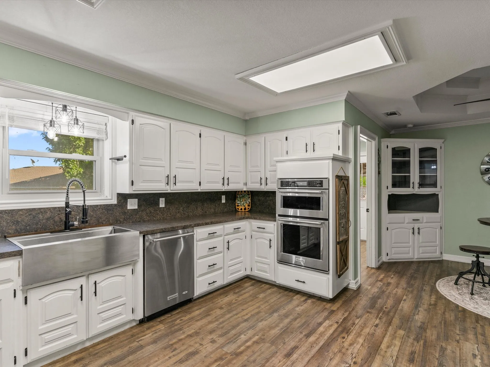 Single Family Residence For Sale in Johnson County , 102 Kings Place, Joshua, Texas 76058, 4 Bedroom, 3 Bathroom, 2 Garage spaces, 2,322 Sqft, built in 1988, mls#21297349, Real Estate Agent in Joshua, Homes For Sale in Johnson county, Homes For Sale in Joshua, Realtor in Joshua Texas, Real Estate Brokerage Independent Realty Texas, Luminita Cordes Realtor