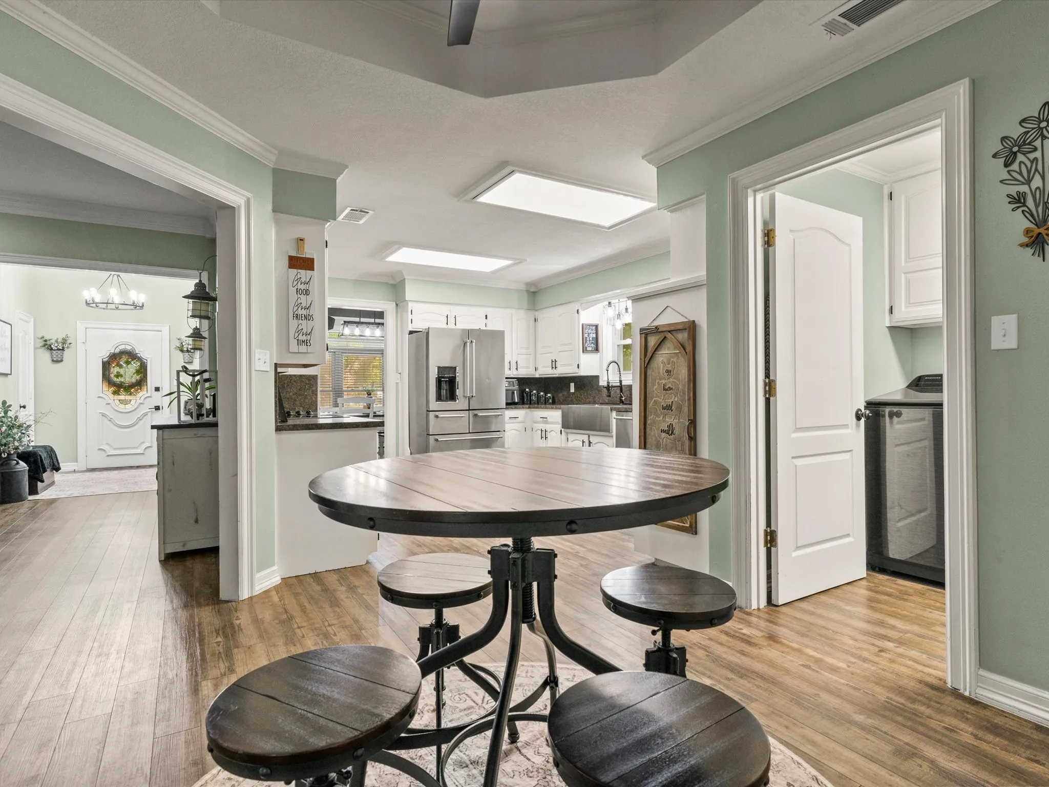 Single Family Residence For Sale in Johnson County , 102 Kings Place, Joshua, Texas 76058, 4 Bedroom, 3 Bathroom, 2 Garage spaces, 2,322 Sqft, built in 1988, mls#21297349, Real Estate Agent in Joshua, Homes For Sale in Johnson county, Homes For Sale in Joshua, Realtor in Joshua Texas, Real Estate Brokerage Independent Realty Texas, Luminita Cordes Realtor