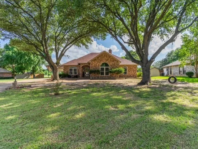 Single Family Residence For Sale in Johnson County , 102 Kings Place, Joshua, Texas 76058, 4 Bedroom, 3 Bathroom, 2 Garage spaces, 2,322 Sqft, built in 1988, mls#21297349, Real Estate Agent in Joshua, Homes For Sale in Johnson county, Homes For Sale in Joshua, Realtor in Joshua Texas, Real Estate Brokerage Independent Realty Texas, Luminita Cordes Realtor