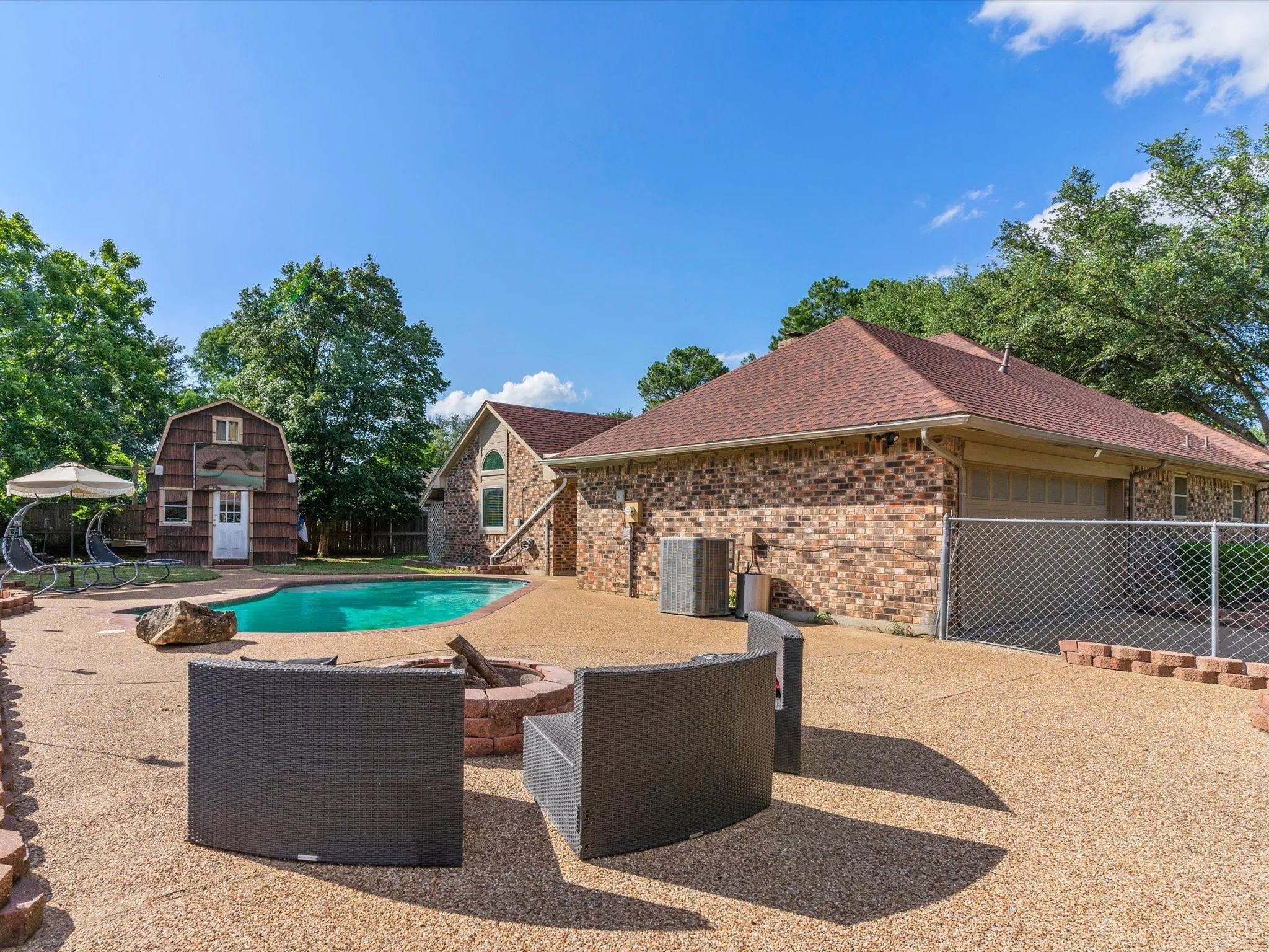 Single Family Residence For Sale in Johnson County , 102 Kings Place, Joshua, Texas 76058, 4 Bedroom, 3 Bathroom, 2 Garage spaces, 2,322 Sqft, built in 1988, mls#21297349, Real Estate Agent in Joshua, Homes For Sale in Johnson county, Homes For Sale in Joshua, Realtor in Joshua Texas, Real Estate Brokerage Independent Realty Texas, Luminita Cordes Realtor