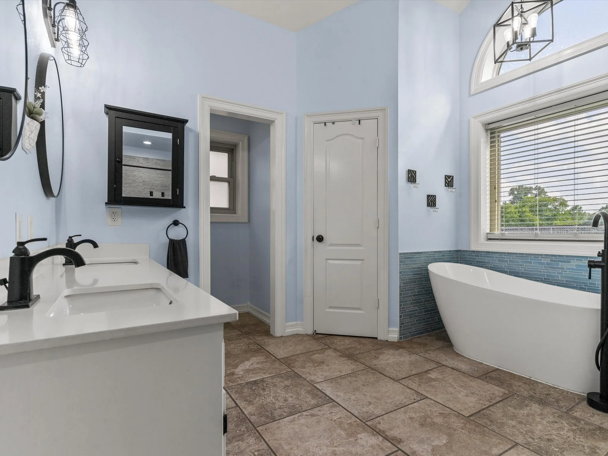 Single Family Residence For Sale in Johnson County , 102 Kings Place, Joshua, Texas 76058, 4 Bedroom, 3 Bathroom, 2 Garage spaces, 2,322 Sqft, built in 1988, mls#21297349, Real Estate Agent in Joshua, Homes For Sale in Johnson county, Homes For Sale in Joshua, Realtor in Joshua Texas, Real Estate Brokerage Independent Realty Texas, Luminita Cordes Realtor