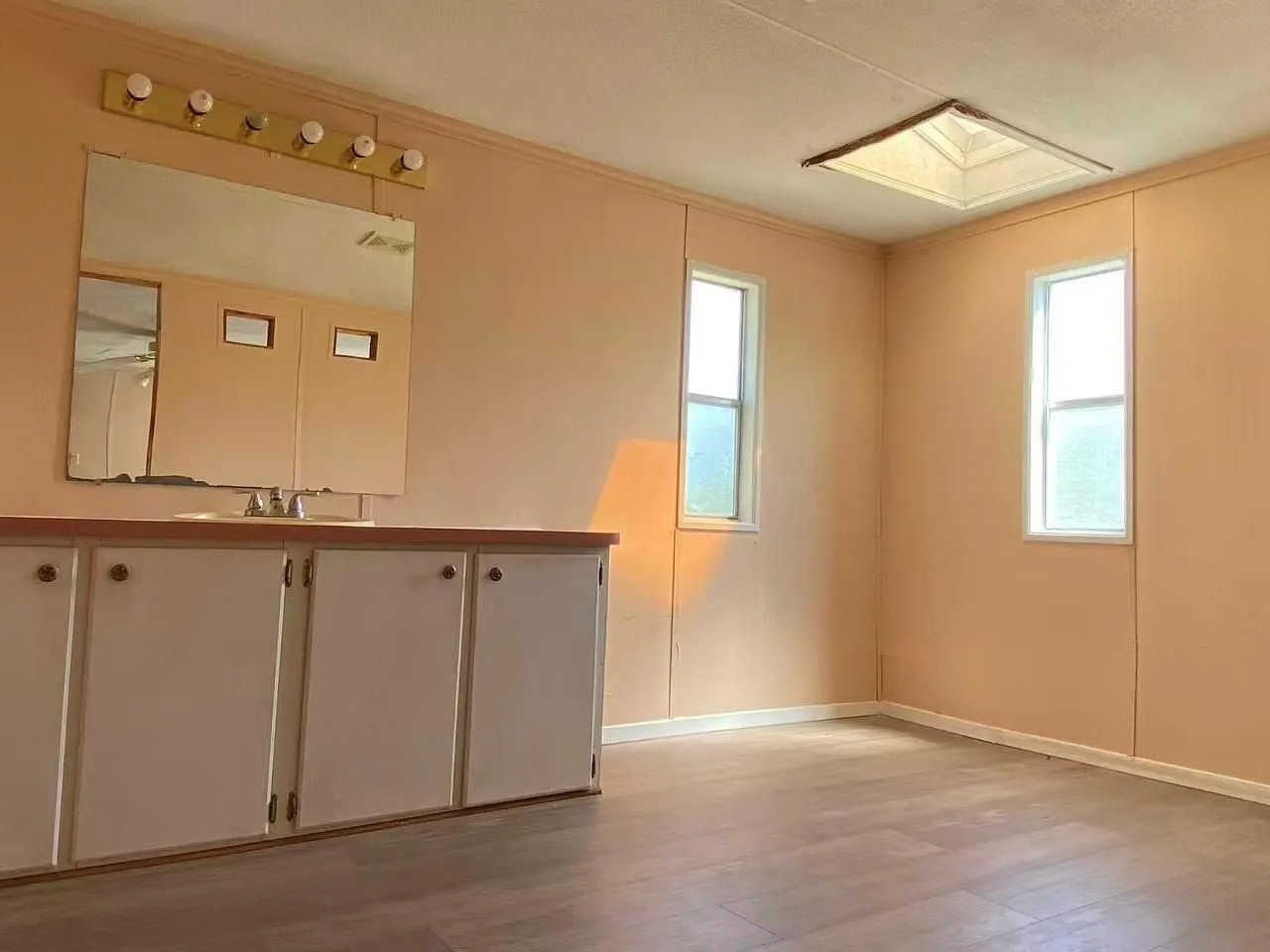 Mobile Home For Sale in Hunt County , 1000 Sundance Drive, West Tawakoni, Texas 75474, 3 Bedrooms, 2 Bathrooms, Garage spaces, 1,064 Sqft, built in 1993, Price $225,000, mls#21298822, Real Estate Agent in West Tawakoni, Homes For Sale in Hunt county, Homes For Sale in West Tawakoni, Realtor in West Tawakoni Texas, Real Estate Brokerage Independent Realty Texas, Luminita Cordes Realtor