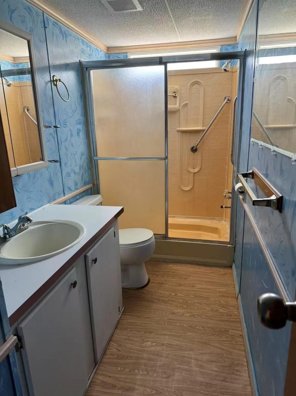 Mobile Home For Sale in Hunt County , 1000 Sundance Drive, West Tawakoni, Texas 75474, 3 Bedrooms, 2 Bathrooms, Garage spaces, 1,064 Sqft, built in 1993, Price $225,000, mls#21298822, Real Estate Agent in West Tawakoni, Homes For Sale in Hunt county, Homes For Sale in West Tawakoni, Realtor in West Tawakoni Texas, Real Estate Brokerage Independent Realty Texas, Luminita Cordes Realtor
