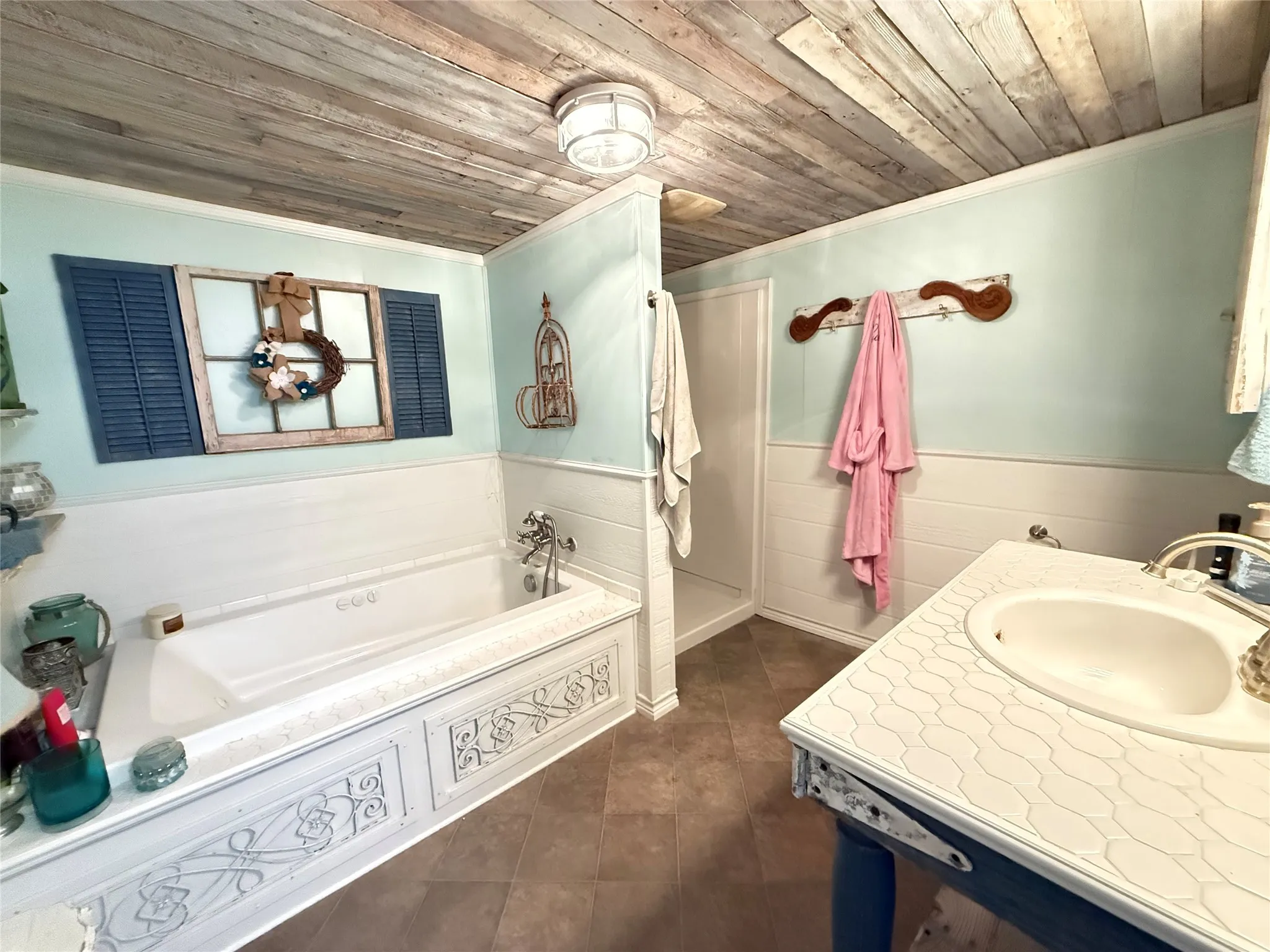 Single Family Residence For Sale in Fannin County , 619 E 12th Street, Bonham, Texas 75418, 3 Bedroom, 2 Bathroom, Garage spaces, 1,760 Sqft, built in 1942, mls#21296885, Real Estate Agent in Bonham, Homes For Sale in Fannin county, Homes For Sale in Bonham, Realtor in Bonham Texas, Real Estate Brokerage Independent Realty Texas, Luminita Cordes Realtor
