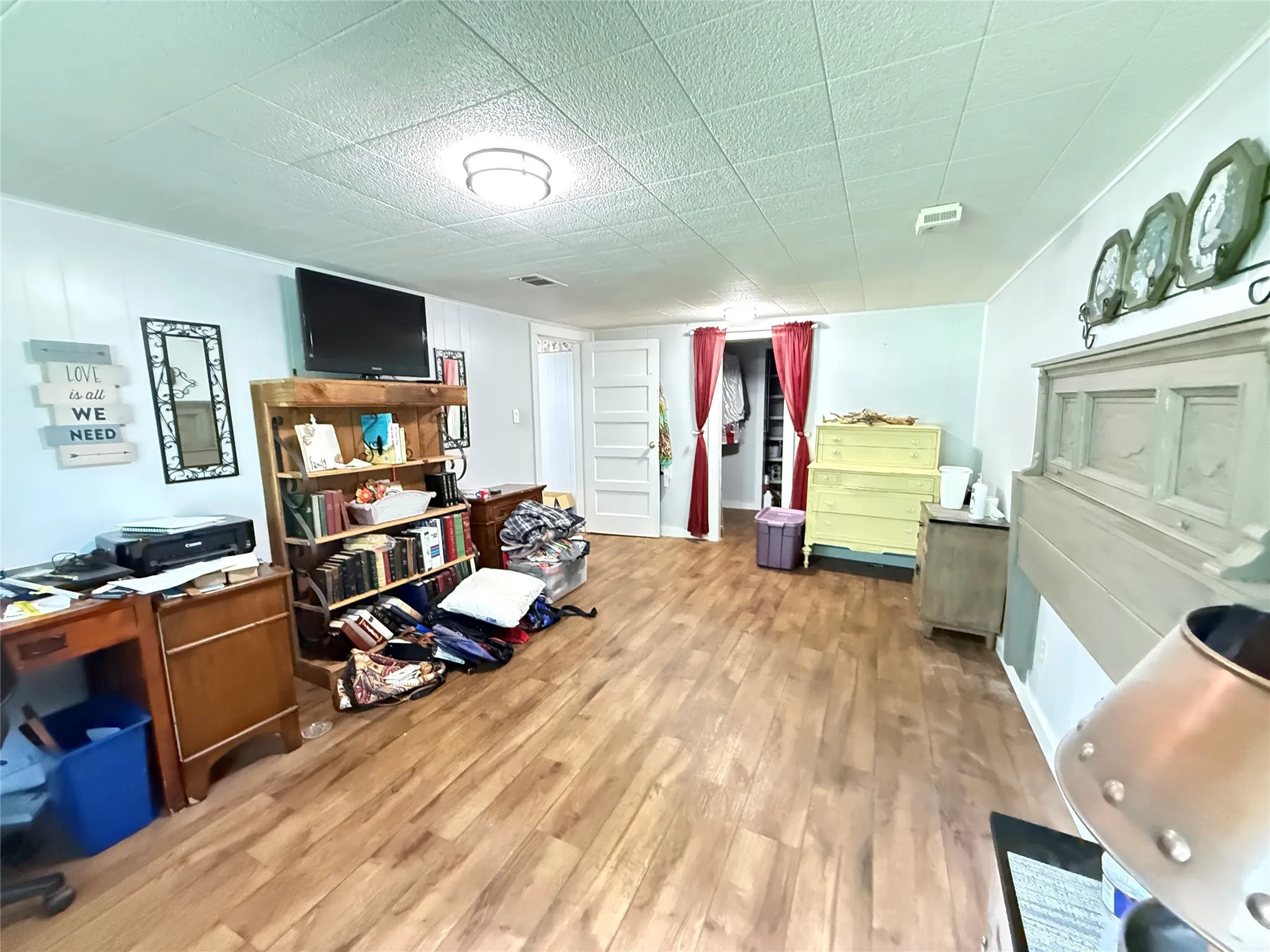 Single Family Residence For Sale in Fannin County , 619 E 12th Street, Bonham, Texas 75418, 3 Bedroom, 2 Bathroom, Garage spaces, 1,760 Sqft, built in 1942, mls#21296885, Real Estate Agent in Bonham, Homes For Sale in Fannin county, Homes For Sale in Bonham, Realtor in Bonham Texas, Real Estate Brokerage Independent Realty Texas, Luminita Cordes Realtor