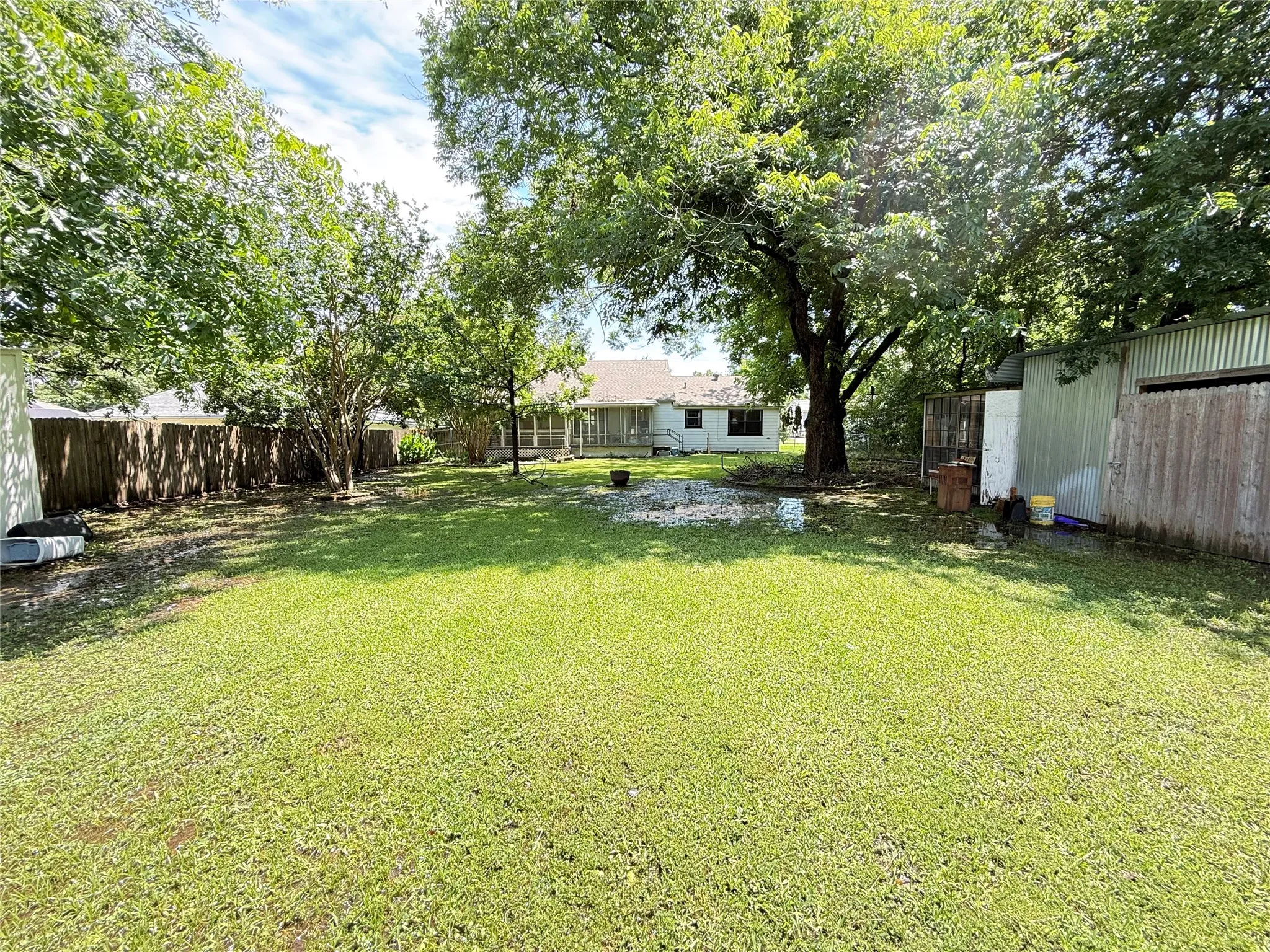 Single Family Residence For Sale in Fannin County , 619 E 12th Street, Bonham, Texas 75418, 3 Bedroom, 2 Bathroom, Garage spaces, 1,760 Sqft, built in 1942, mls#21296885, Real Estate Agent in Bonham, Homes For Sale in Fannin county, Homes For Sale in Bonham, Realtor in Bonham Texas, Real Estate Brokerage Independent Realty Texas, Luminita Cordes Realtor