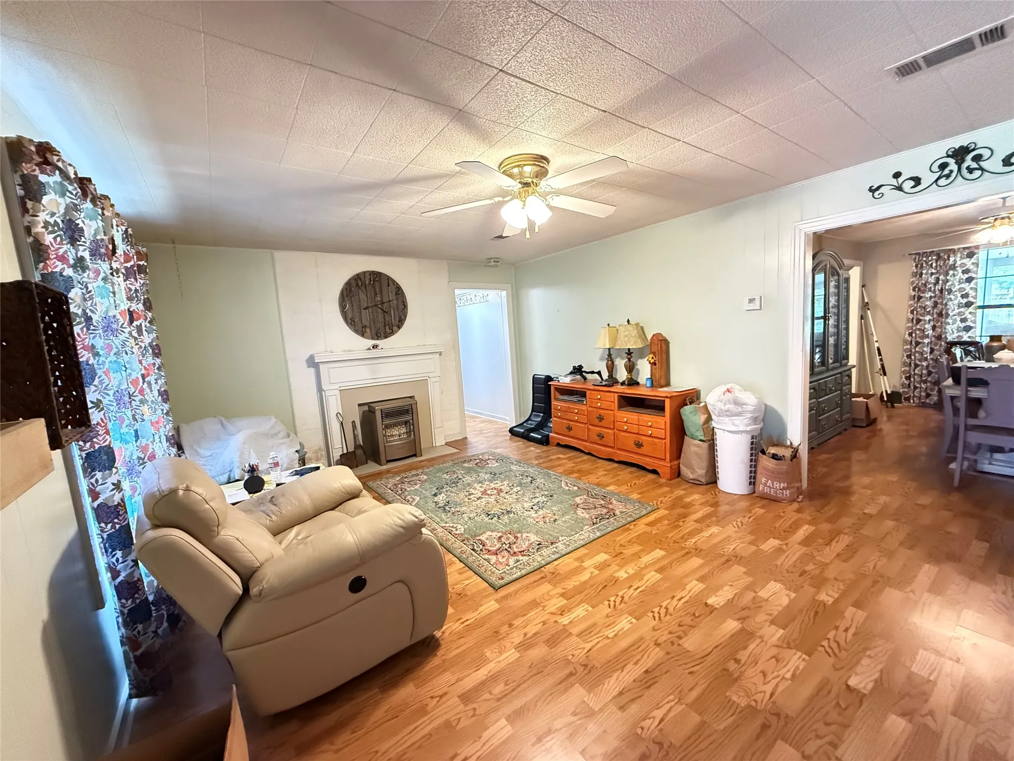 Single Family Residence For Sale in Fannin County , 619 E 12th Street, Bonham, Texas 75418, 3 Bedroom, 2 Bathroom, Garage spaces, 1,760 Sqft, built in 1942, mls#21296885, Real Estate Agent in Bonham, Homes For Sale in Fannin county, Homes For Sale in Bonham, Realtor in Bonham Texas, Real Estate Brokerage Independent Realty Texas, Luminita Cordes Realtor