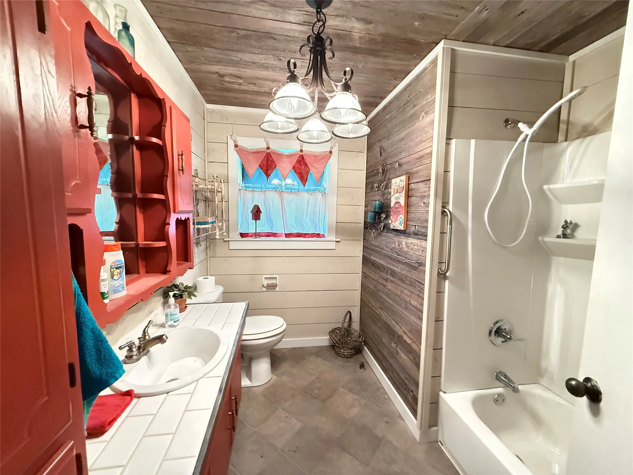 Single Family Residence For Sale in Fannin County , 619 E 12th Street, Bonham, Texas 75418, 3 Bedroom, 2 Bathroom, Garage spaces, 1,760 Sqft, built in 1942, mls#21296885, Real Estate Agent in Bonham, Homes For Sale in Fannin county, Homes For Sale in Bonham, Realtor in Bonham Texas, Real Estate Brokerage Independent Realty Texas, Luminita Cordes Realtor