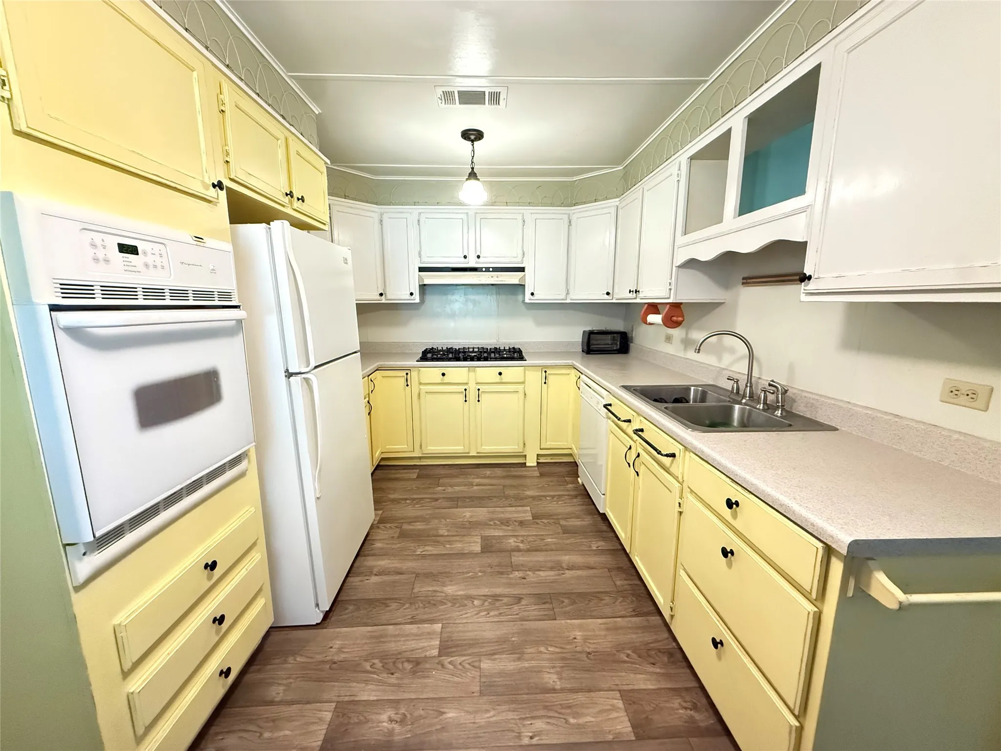 Single Family Residence For Sale in Fannin County , 619 E 12th Street, Bonham, Texas 75418, 3 Bedroom, 2 Bathroom, Garage spaces, 1,760 Sqft, built in 1942, mls#21296885, Real Estate Agent in Bonham, Homes For Sale in Fannin county, Homes For Sale in Bonham, Realtor in Bonham Texas, Real Estate Brokerage Independent Realty Texas, Luminita Cordes Realtor