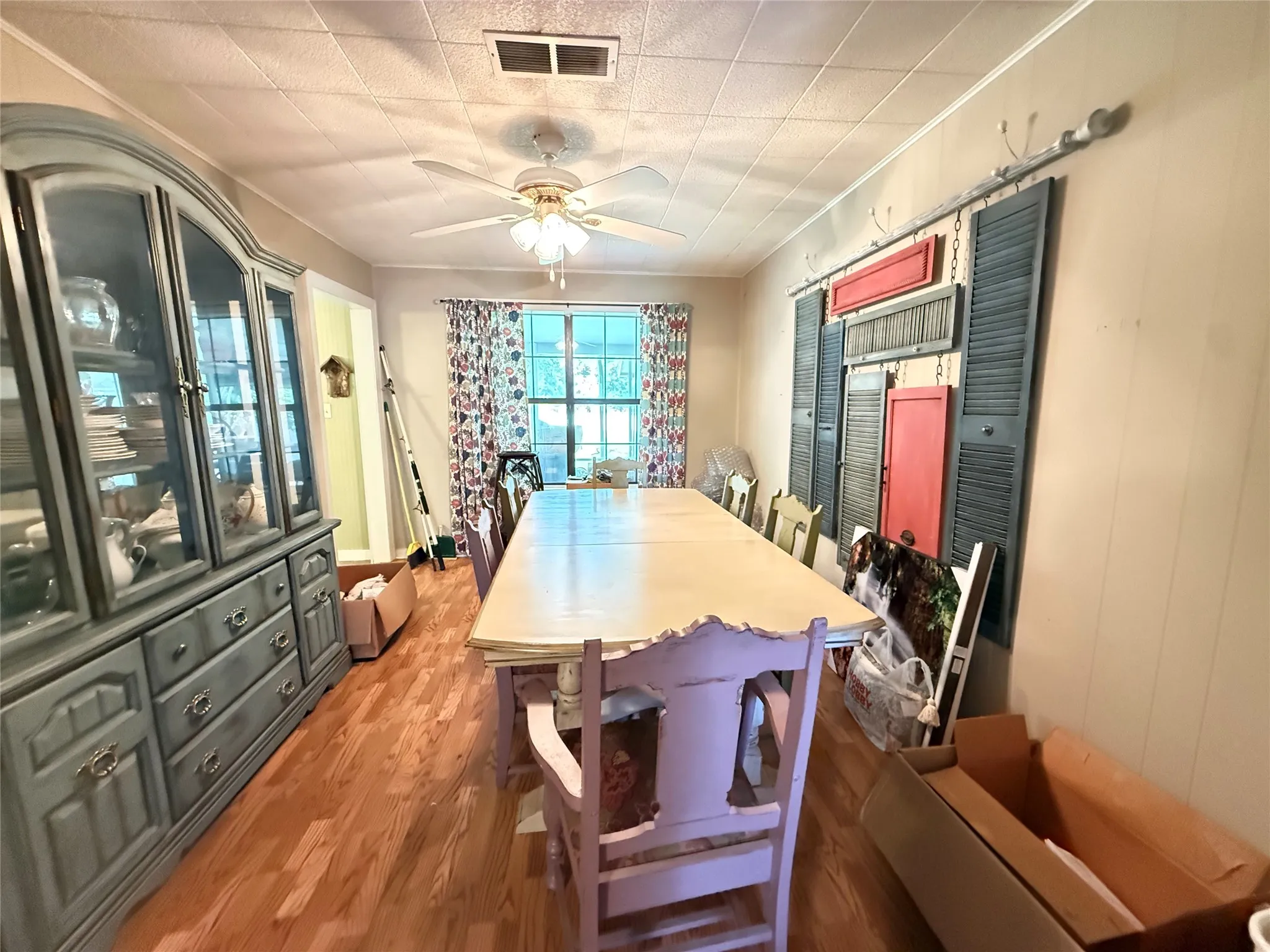 Single Family Residence For Sale in Fannin County , 619 E 12th Street, Bonham, Texas 75418, 3 Bedroom, 2 Bathroom, Garage spaces, 1,760 Sqft, built in 1942, mls#21296885, Real Estate Agent in Bonham, Homes For Sale in Fannin county, Homes For Sale in Bonham, Realtor in Bonham Texas, Real Estate Brokerage Independent Realty Texas, Luminita Cordes Realtor